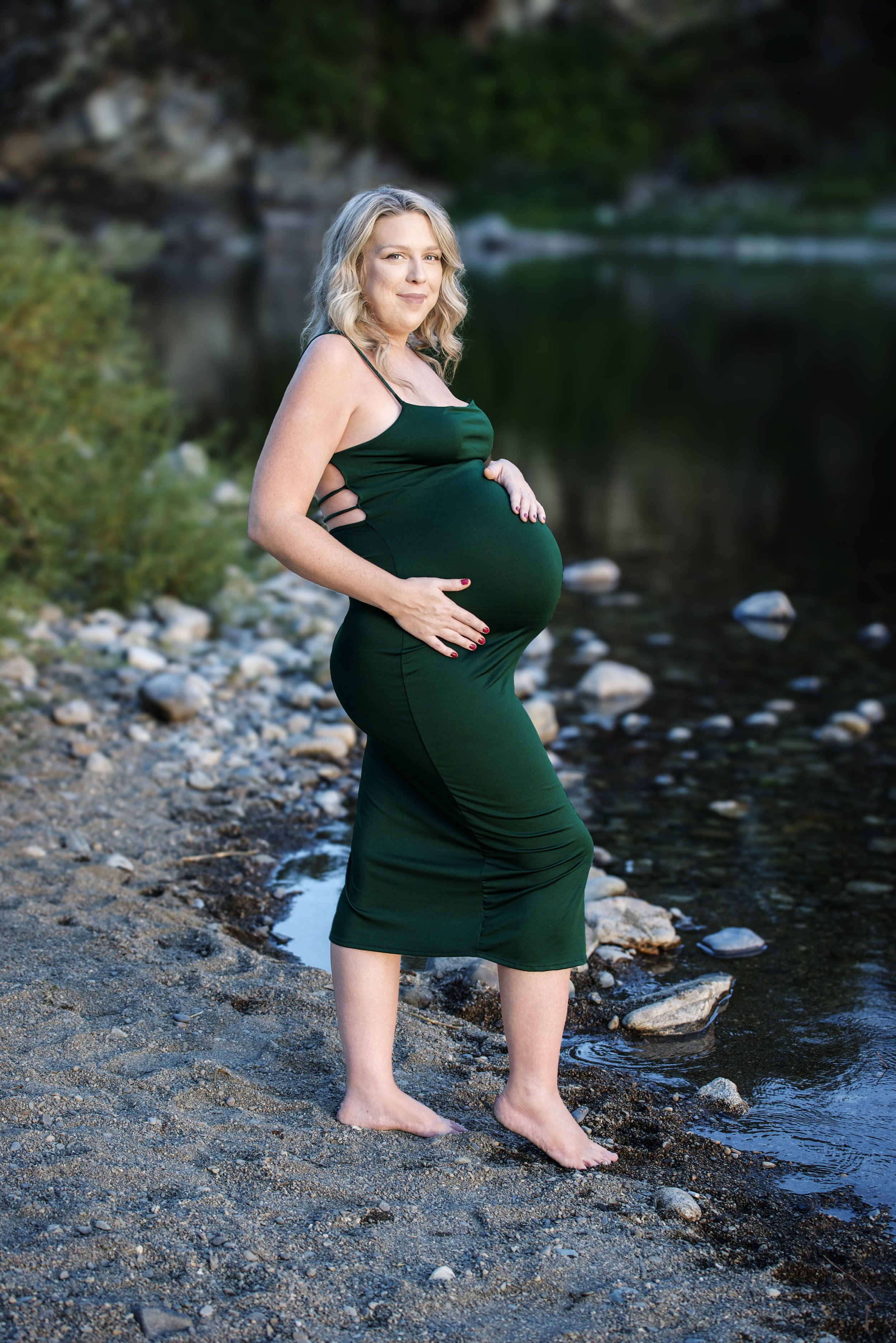 SaraMaternity_River0.jpg