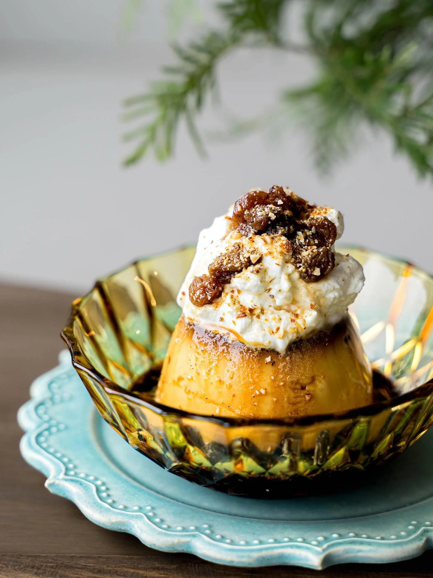 🍮
THE BASE pudding 大人のカスタードプリン

硬めのプリンに、生クリーム、自家製ラムレーズン、自家製プラリネをトッピングしています。

シンプルで、素朴で、日常にあるプリンが
生クリームのクラウンを身につけ、特別なスイーツに。

THE BASEで長く愛される一品です。

【THE BASE Anniversary sweets】
● 場所：中軽井沢駅2階
〒389-0111長野県北佐久郡軽井沢町長倉３０３７&minus;１８くつかけテラス2F
● 営業時間：11:00-17