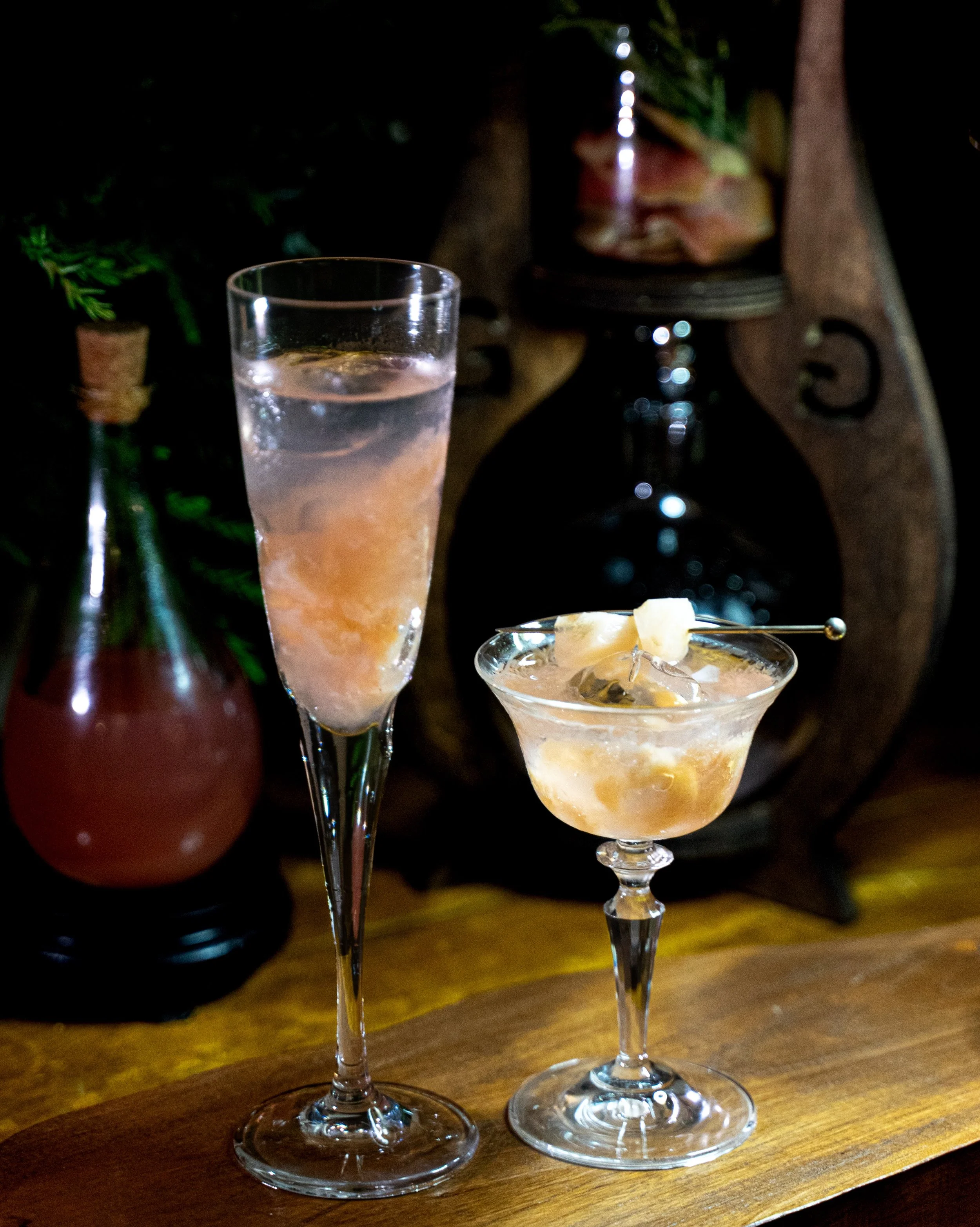 BAR三笠Anniversary plan original cocktail
bartender @sun__.petal_ 

カメラをこちらに向けて、楽しそうにしていた彼女の表情
そんな何気ない日常の瞬間を、桃と一緒にカクテルに閉じ込めました。

「Glory」

これから先、2人がまたぶつかりすれ違う時も
振り返って一緒にまた向き合える、そんな特別な記憶となりますように。

BAR Mikasa Anniversary Plan Original Cocktail
Bartender @