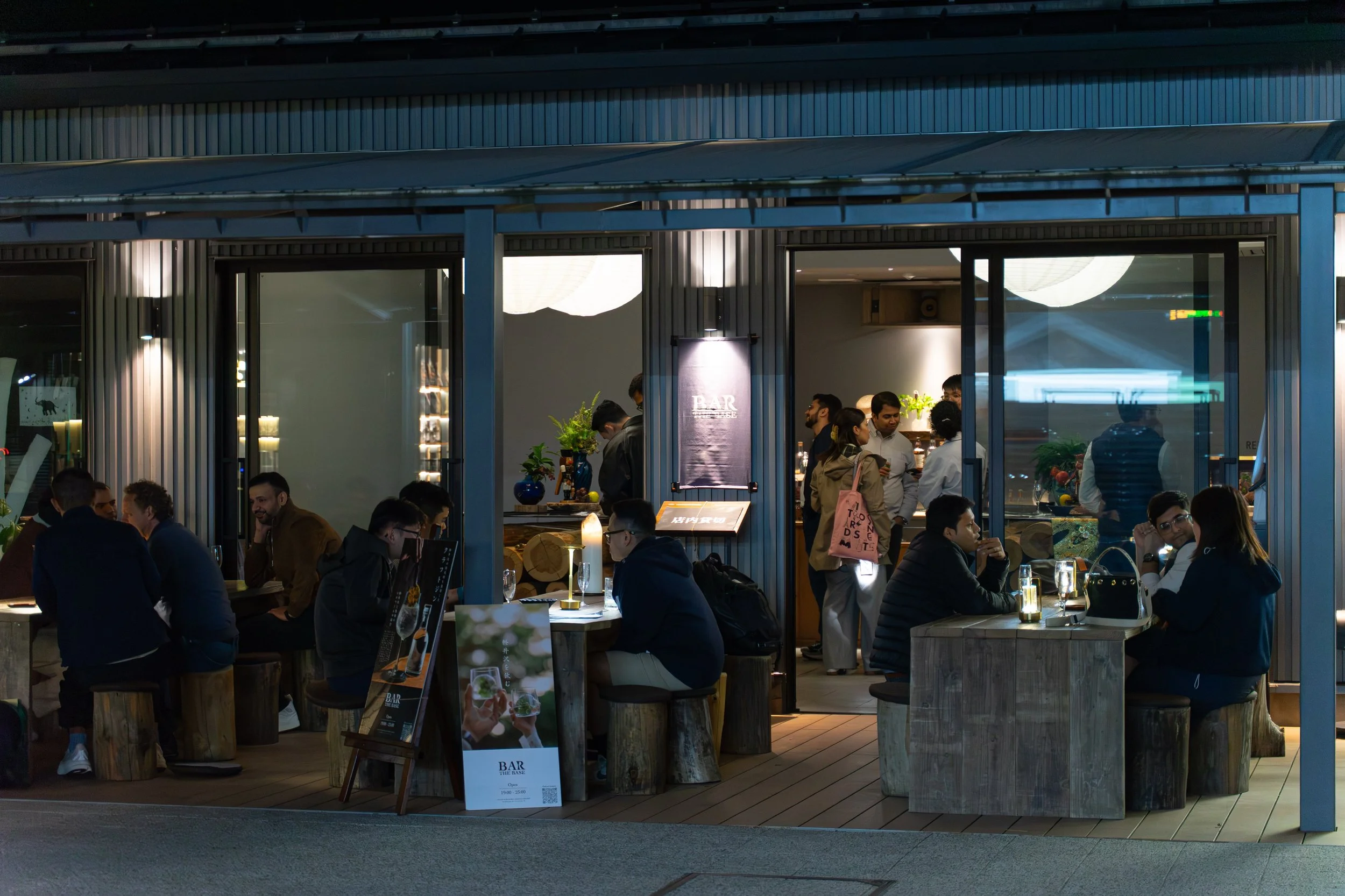 団体様のご予約、承ります。
軽井沢駅直結のBAR THE BASEでは、結婚式の二次会、会社の懇親会、イベントやパーティーなどの貸切ご予約を承ります。

お問い合わせはDMにて。

We accept group reservations.

At BAR THE BASE, directly connected to Karuizawa Station, we accept private bookings for wedding after-parties, company social g