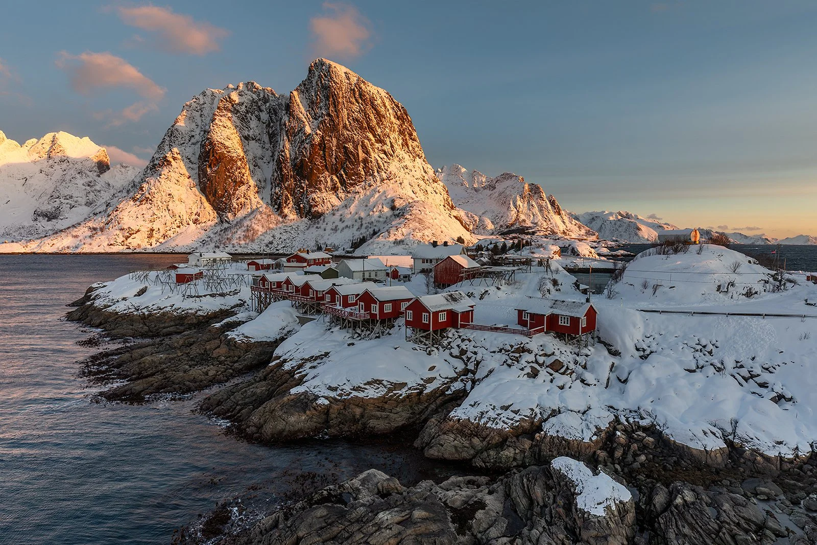 Lofoten_Norway_hamnoy_red_cabins_sunrise_GJ1A8337_web.jpg