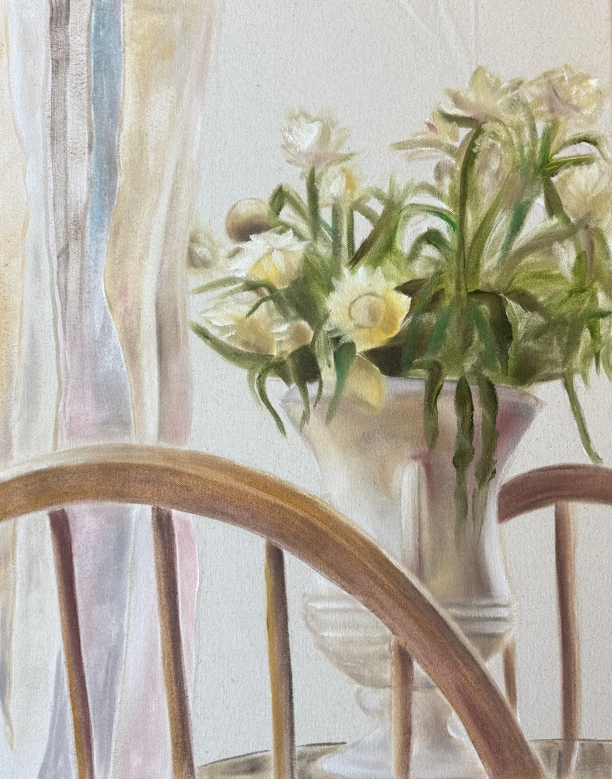 She Always Has Fresh Flowers on Her Dining Room Table