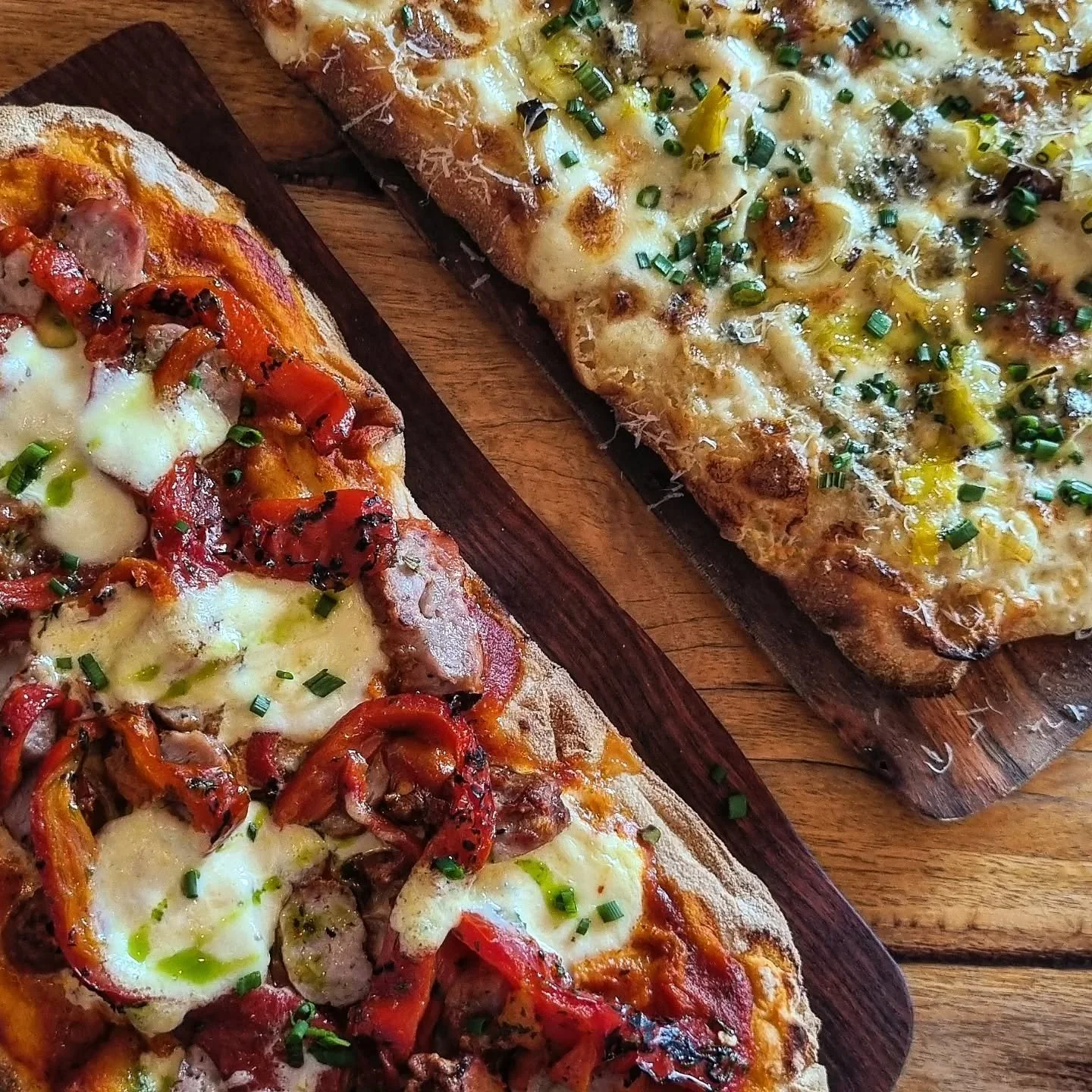 Two Pinsa flavours.
One red, one white.
It&rsquo;s basically the pizza version of your wine order. 🍷
-Go rosso if you&rsquo;re feeling classic.
-Go bianco if you&rsquo;re feeling a little indulgent.

#thisorthat