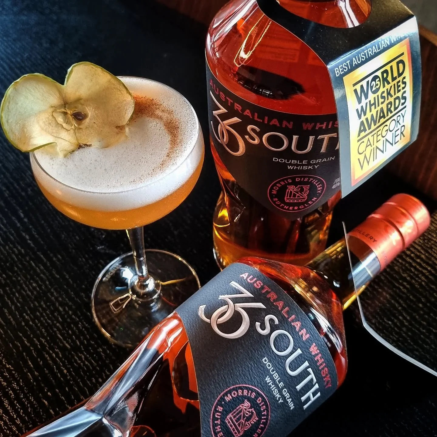 Meet our new Whisky Sour, with a twist !!

✔️ Morris 36 south Whisky
✔️ Apple and Chestnut liqueur 
✔️ Lemon

.. Perfect chilly evening tipple 🍏