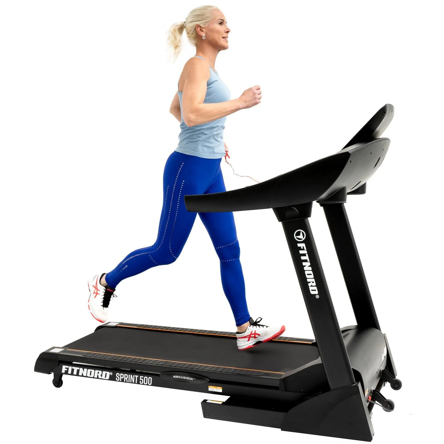 fitnord-sprint-500-treadmill-cardio-white-backround-lifestyle-november-2022-soile-hakala-1500x1500-dsc06583_fullres.jpg
