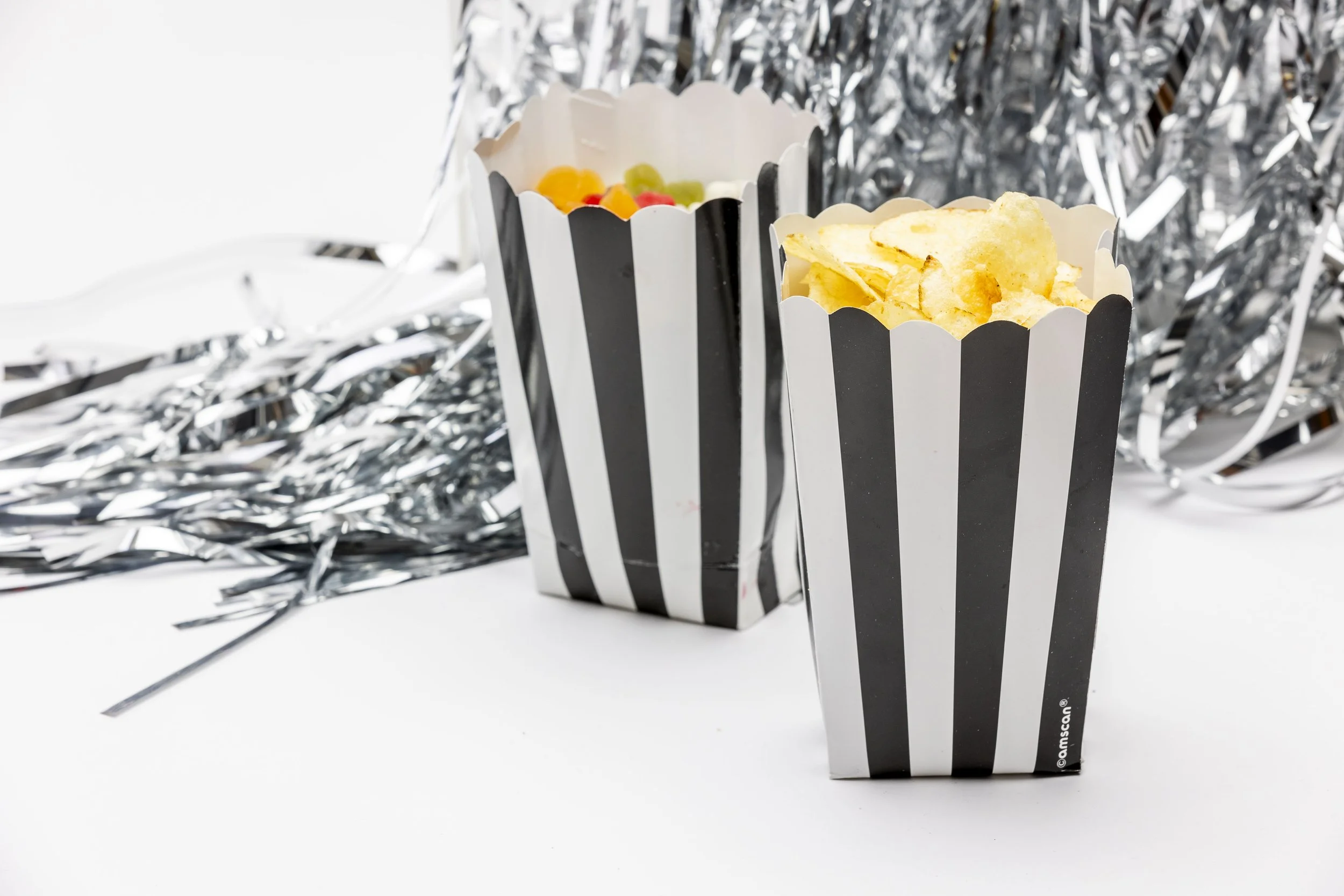 Juhlamaailman tuotekuvaus (kuviteltu asiakastilaus koulutehtävänä VVI 2024)