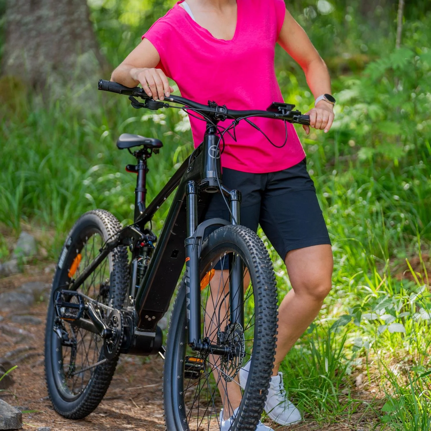 fitnord-e-mountainbike-ranger-700-fs-black-city-and-forest-woman-over-30-summer-2023-1500x1500-dsc00842_fullres.jpg