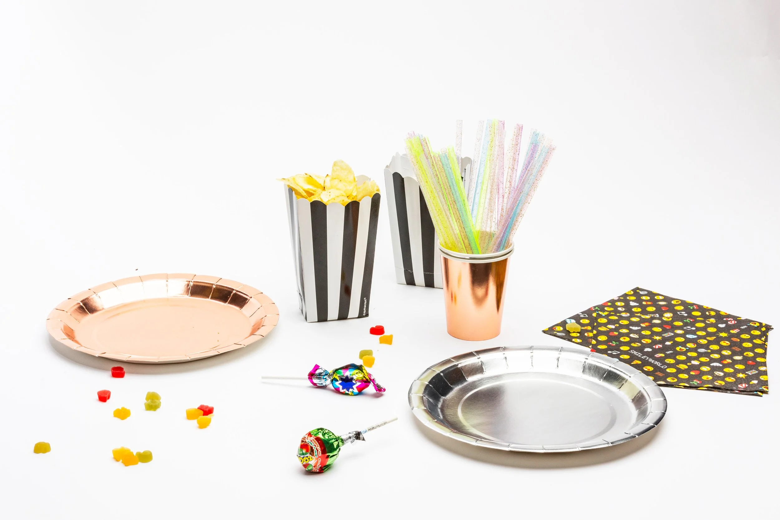 Juhlamaailman tuotekuvaus (kuviteltu asiakastilaus koulutehtävänä VVI 2024)