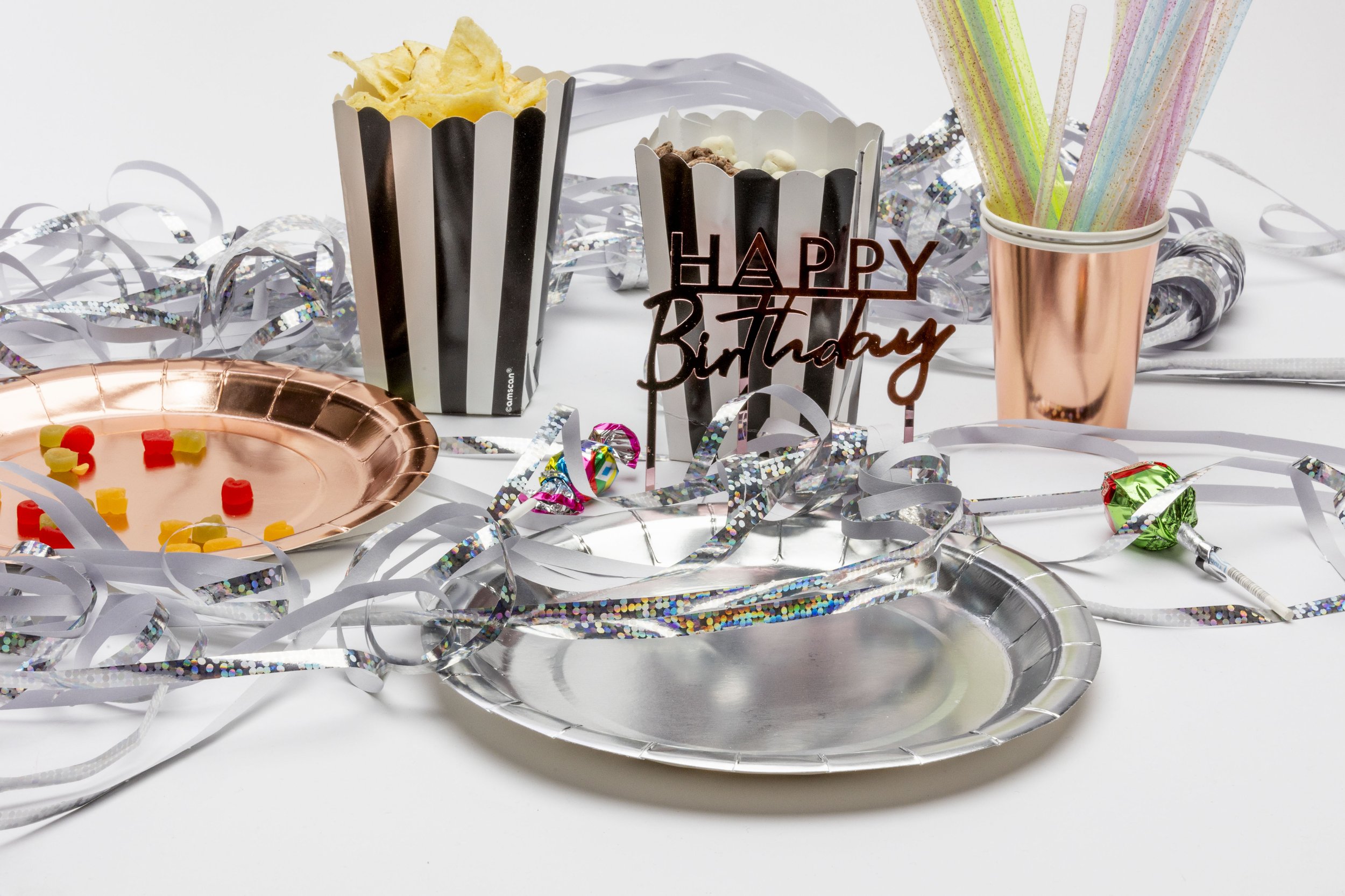 Juhlamaailman tuotekuvaus (kuviteltu asiakastilaus koulutehtävänä VVI 2024)