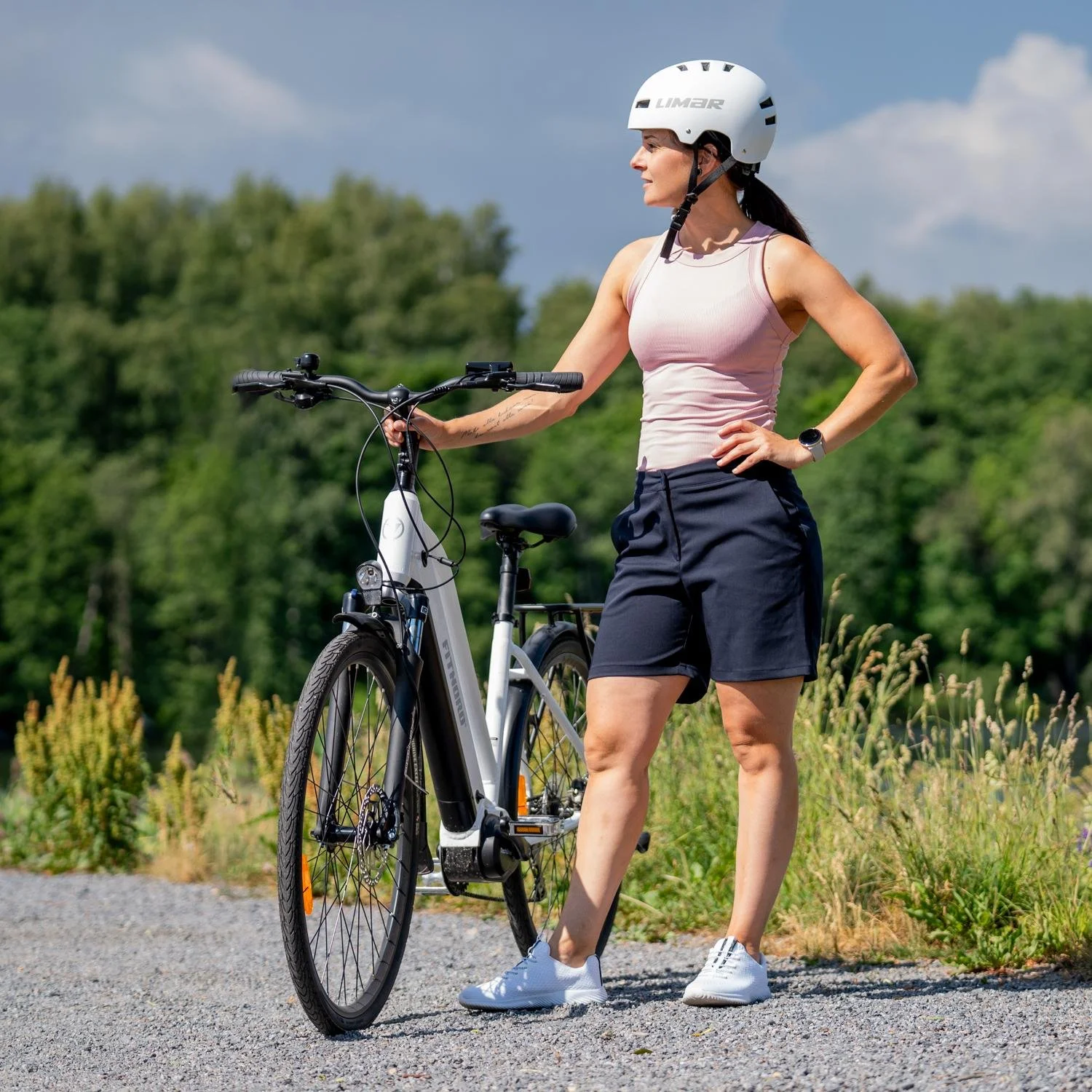 fitnord-e-bike-fitnord-ava-500-white-woman-over-30-ansku-park-summer-2023-1500x1500-dsc08135_fullres.jpg