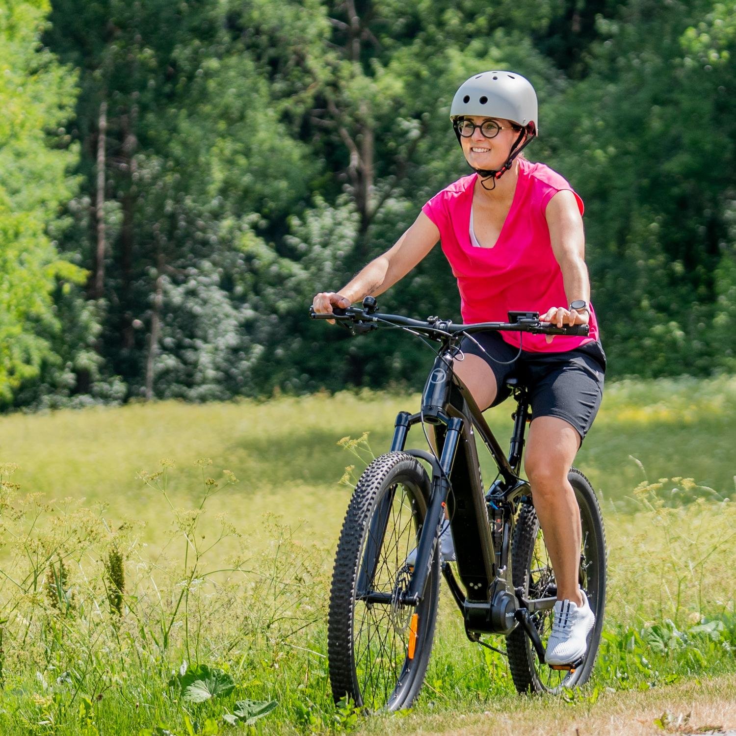 fitnord-e-mountainbike-ranger-700-fs-black-city-and-forest-woman-over-30-summer-2023-1500x1500-dsc00395_fullres.jpg
