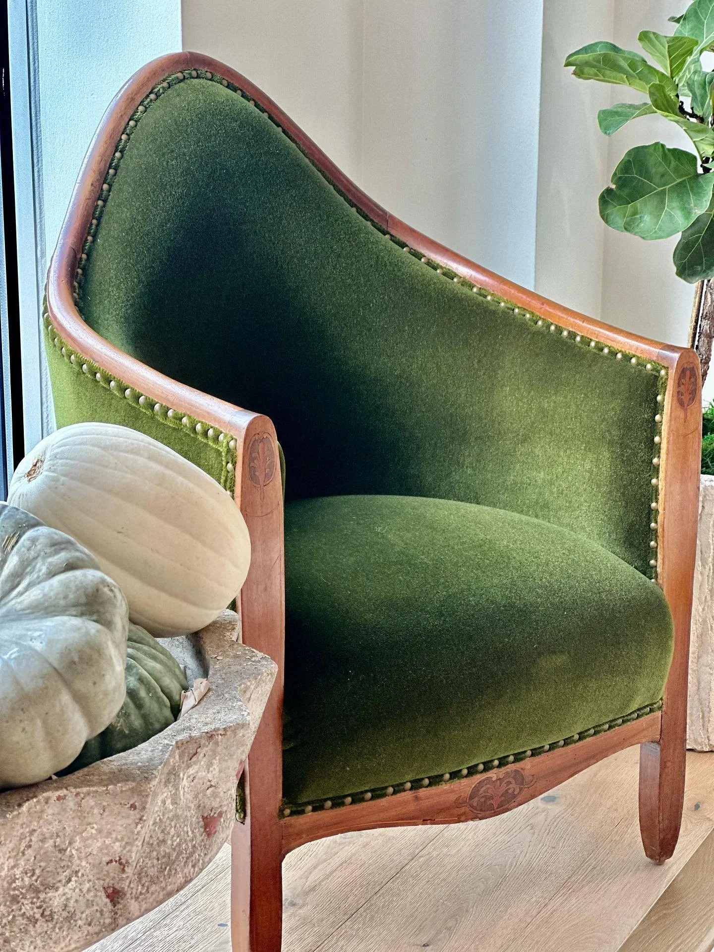 Vintage and Antique pieces from ARCH are full of story,handiwork and delicate details that feel like a rebellion against the noise of modern life.