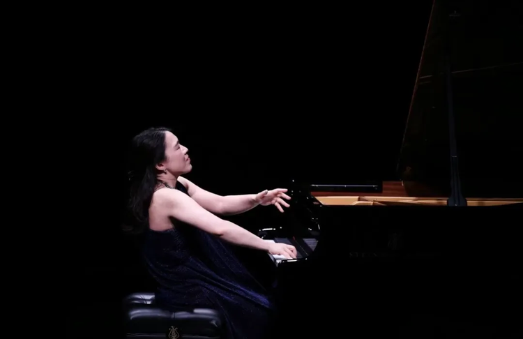 Charlotte Hu at Guangzhou Opera House