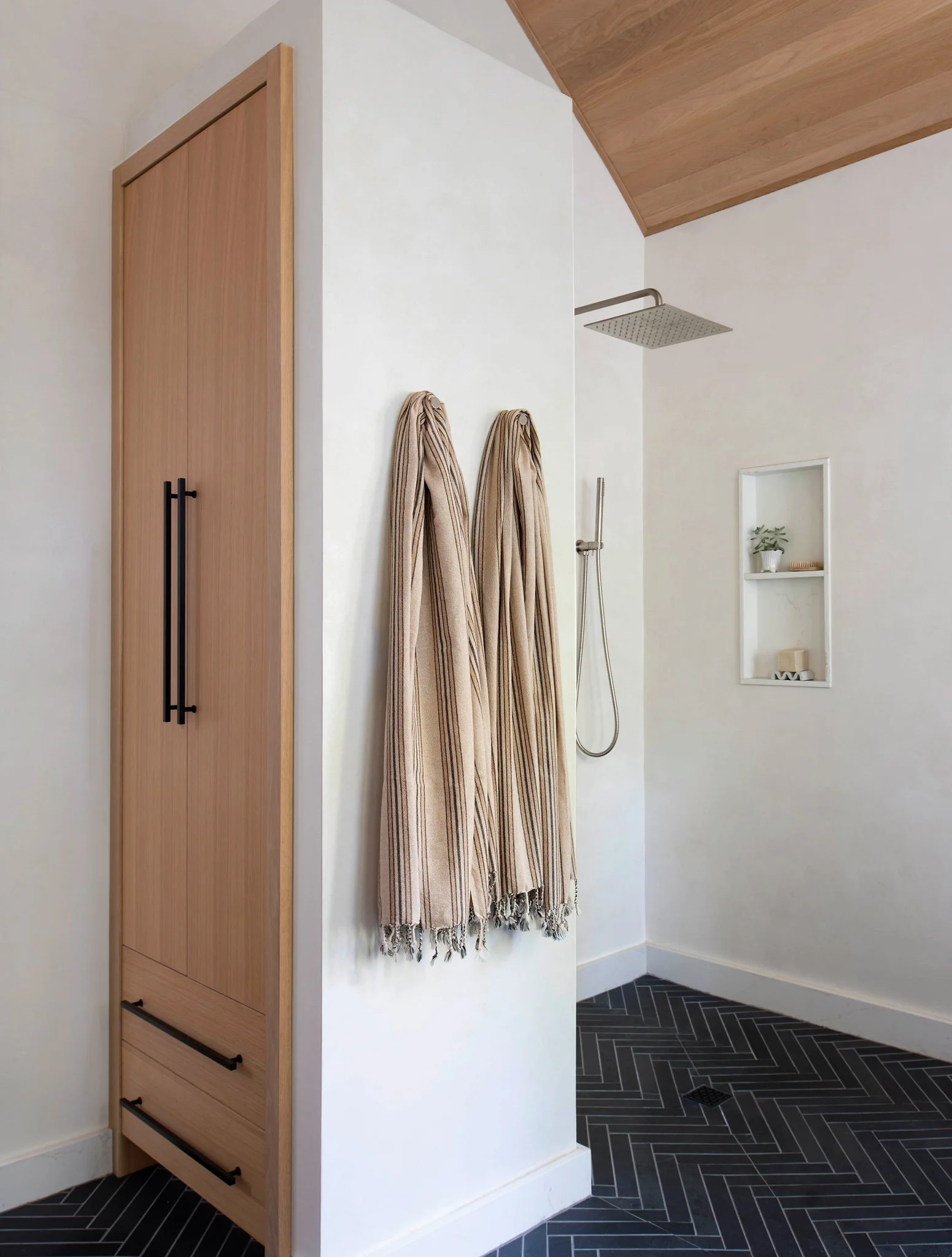 shower 2 crop_2048px.jpg