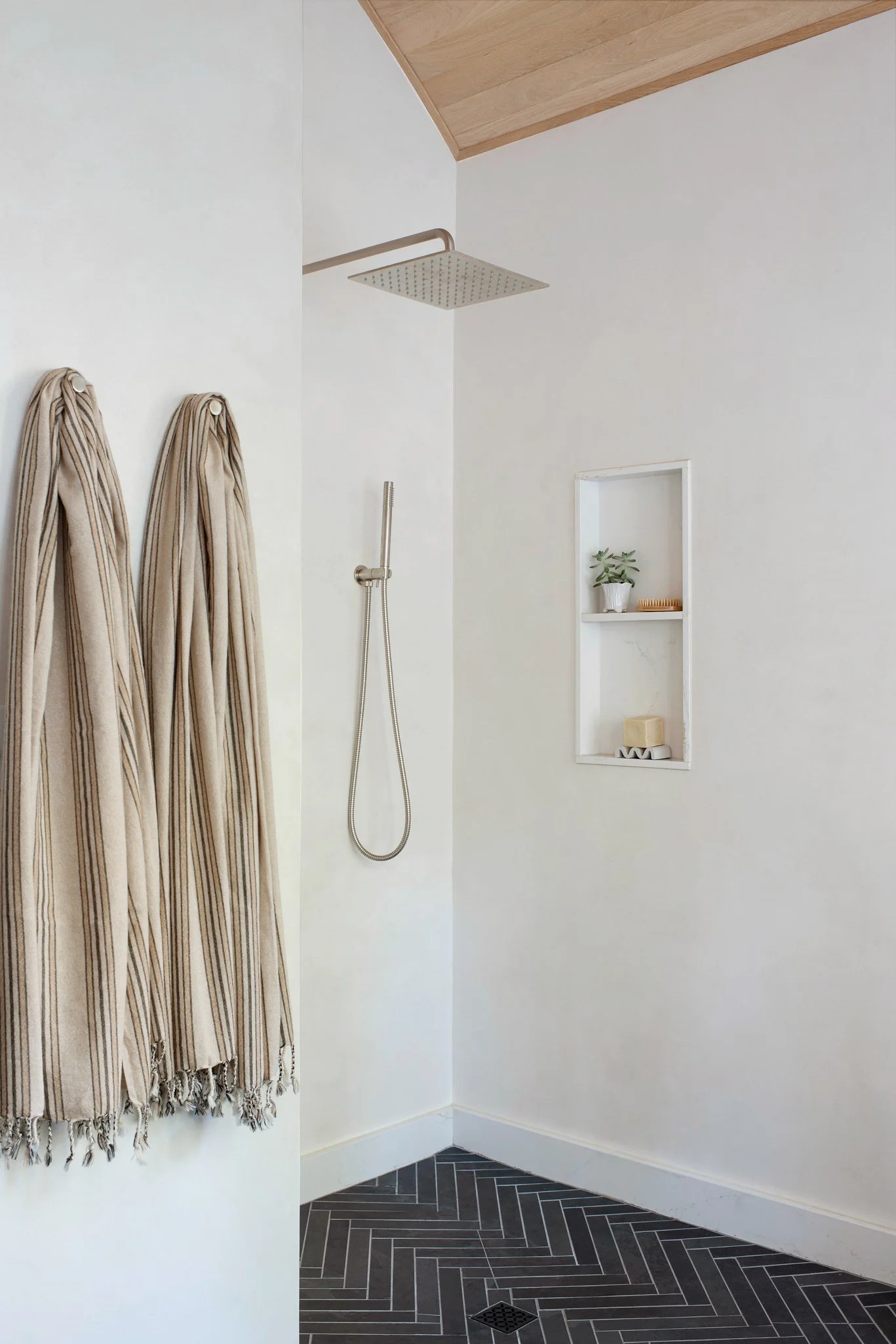 shower 1_2048px.jpg