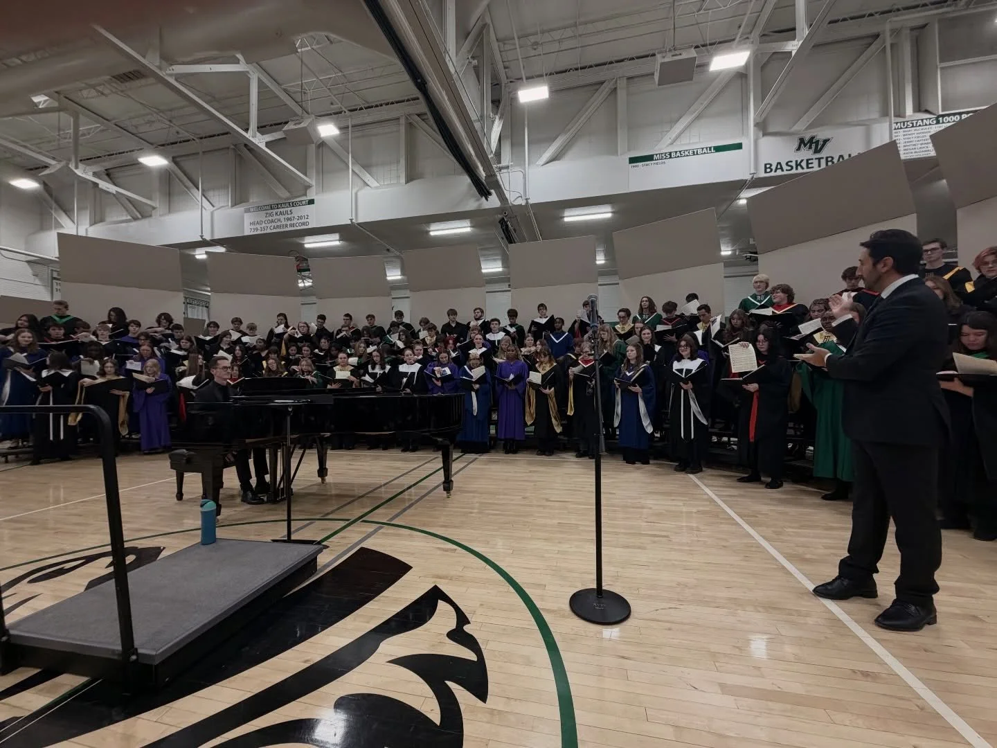 An honor and a joy to collaborate with the brilliant Dr. Arian Khaefi and the MN SEC Honor Choir! Sitting at the piano and hearing a wall of passionate voices from 10 high schools in the area is the best way I could think to spend my weekend. Learnin