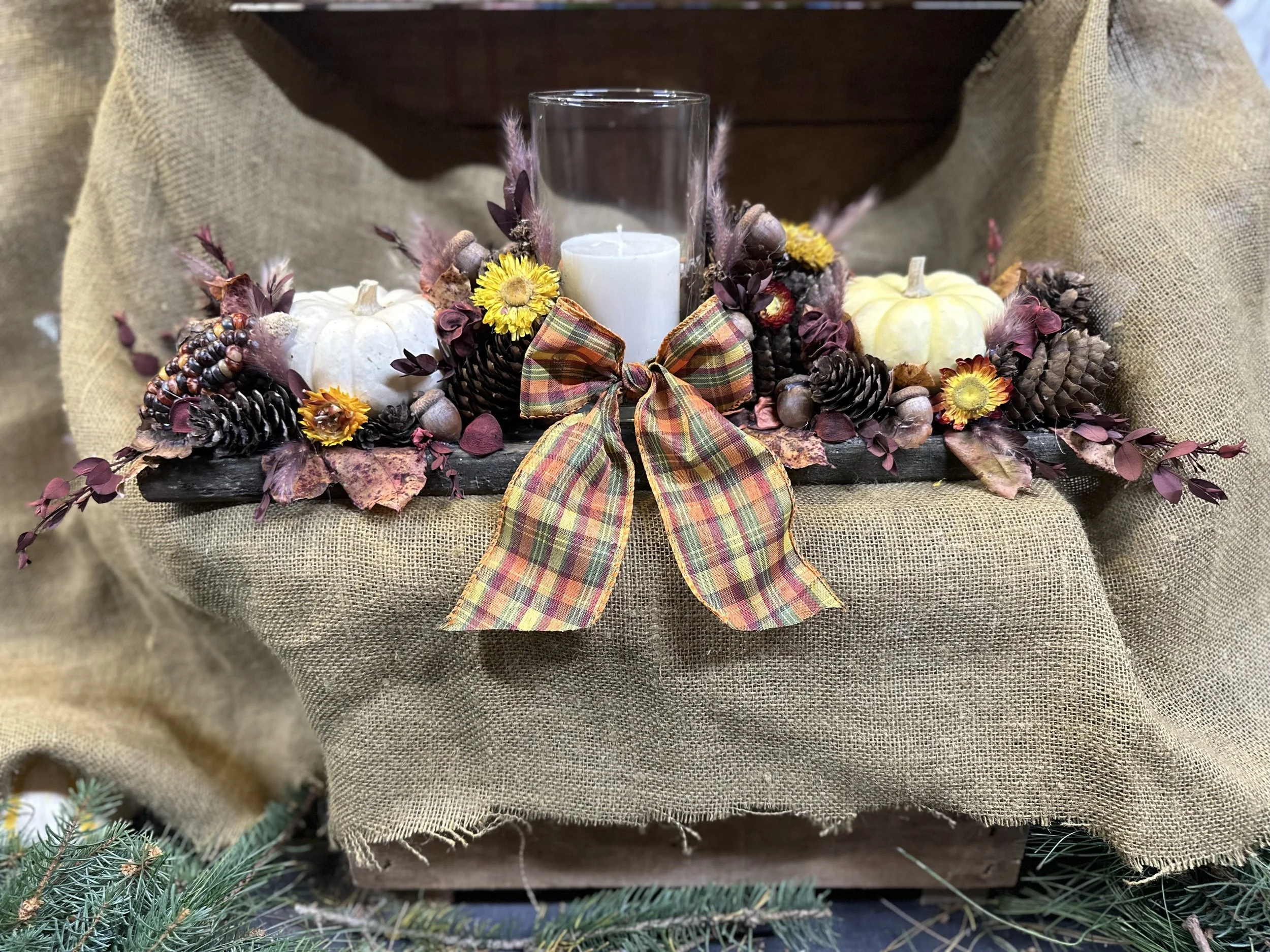     TAILORED TO ANY HOLIDAY OR SEASON!      Reclaimed Barnwood Rustic Centerpiece

Tuition includes all tax, materials & instruction.
*One Size-: $65

Craft a timeless centerpiece on a base of authentic reclaimed wood from an old barn. Fitted with p