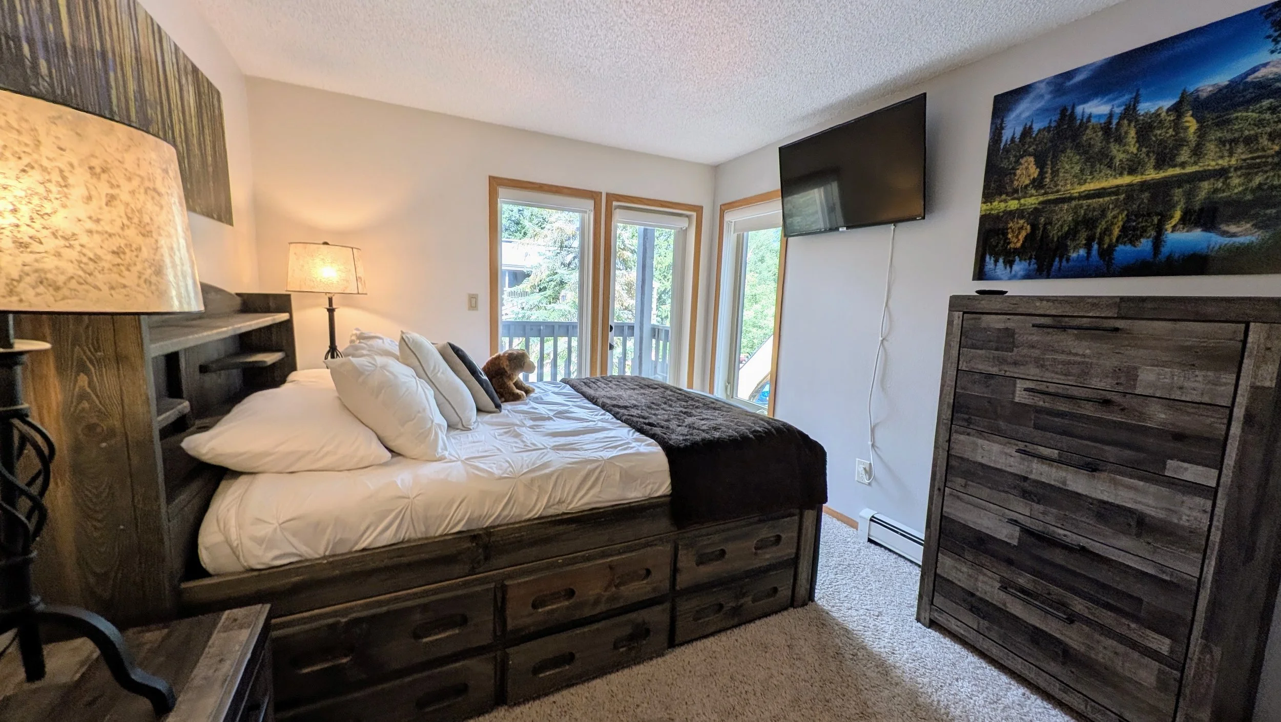 Bedroom 2, queen bed