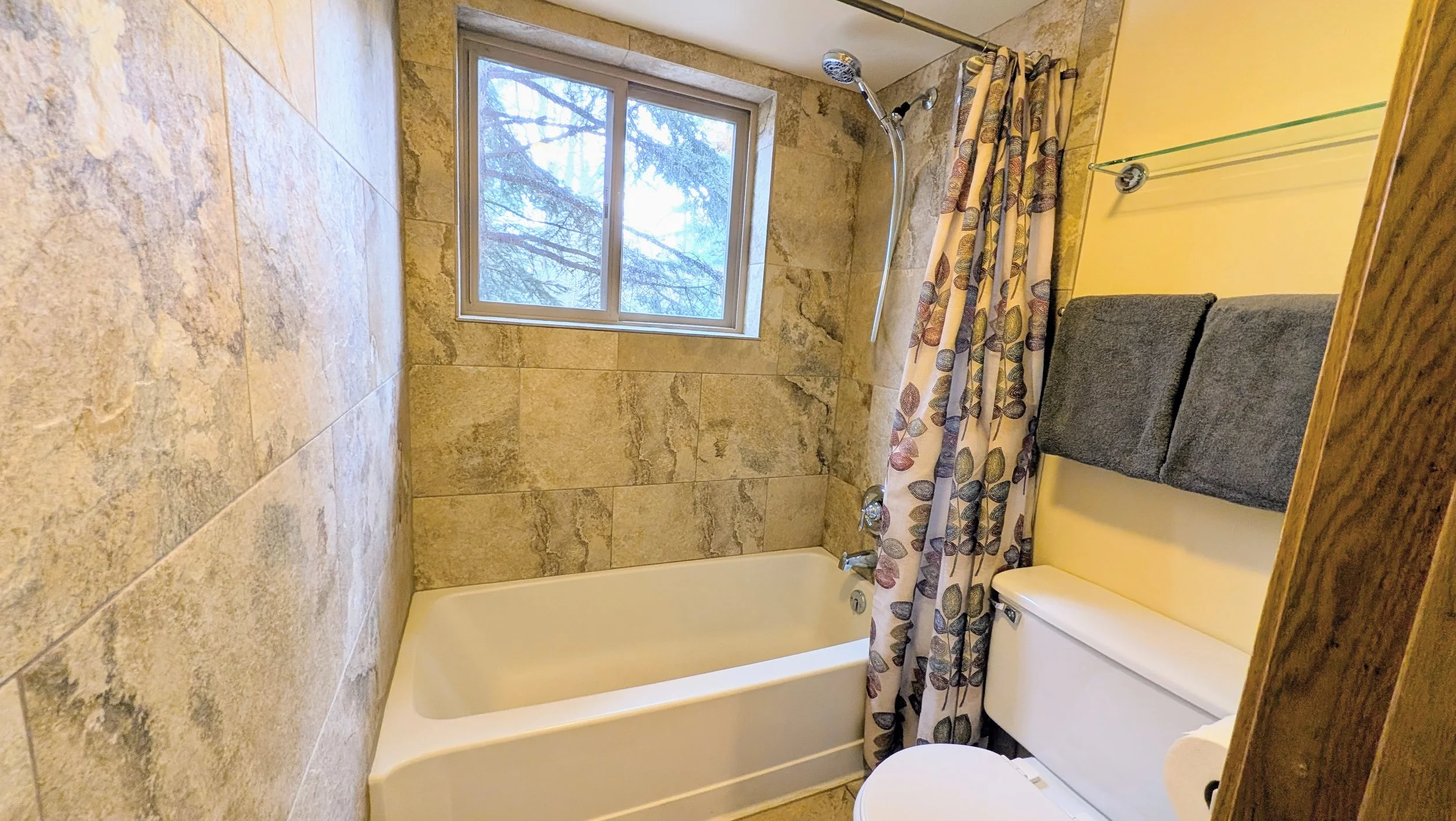 Guest full bath