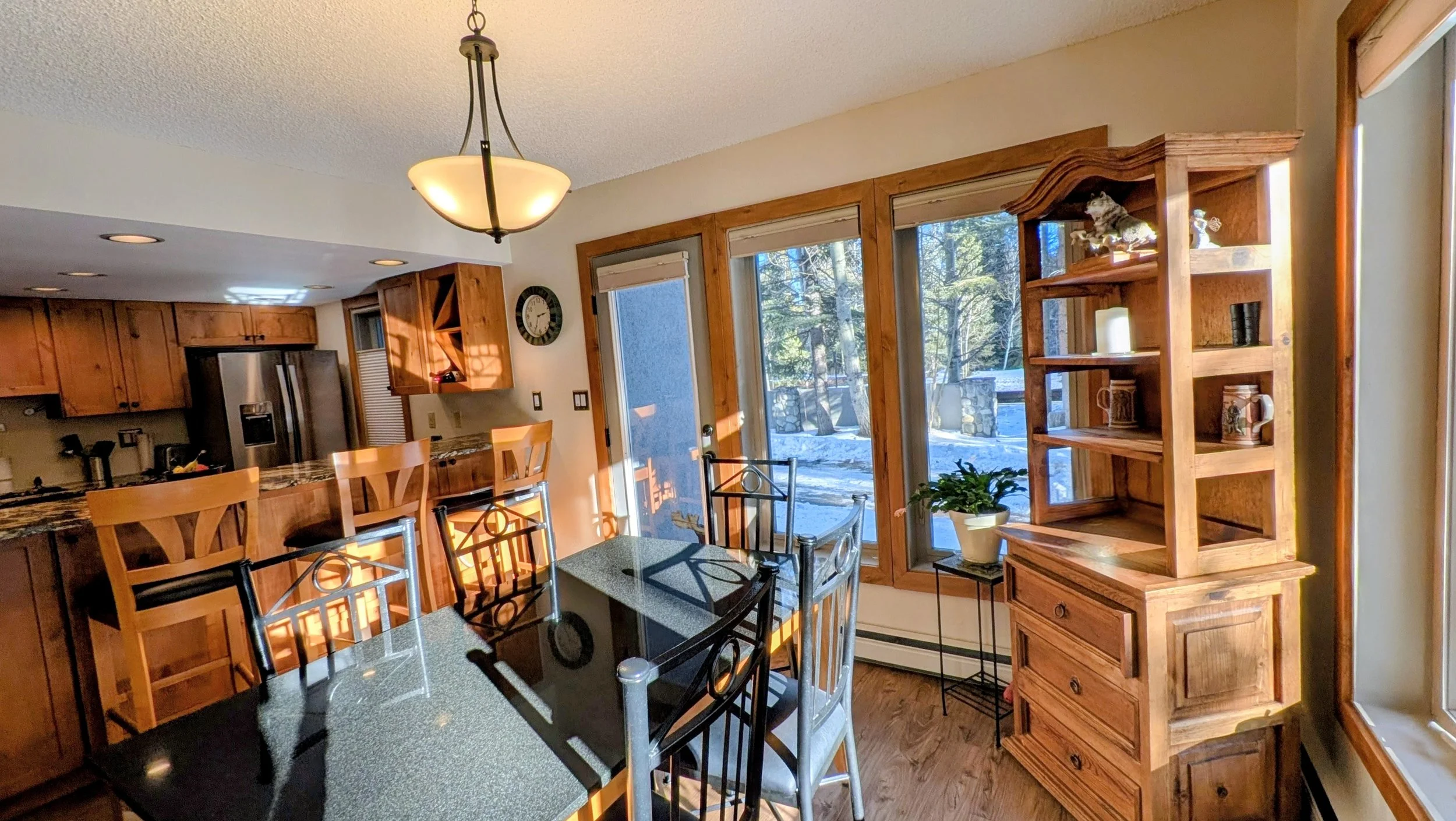 Dining area and kitchen bar