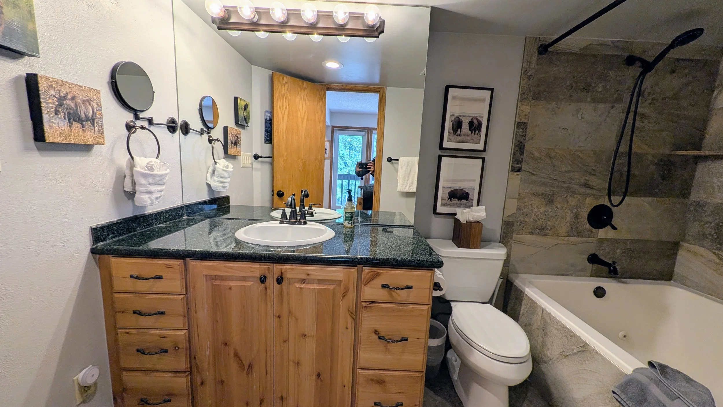 En suite primary bath
