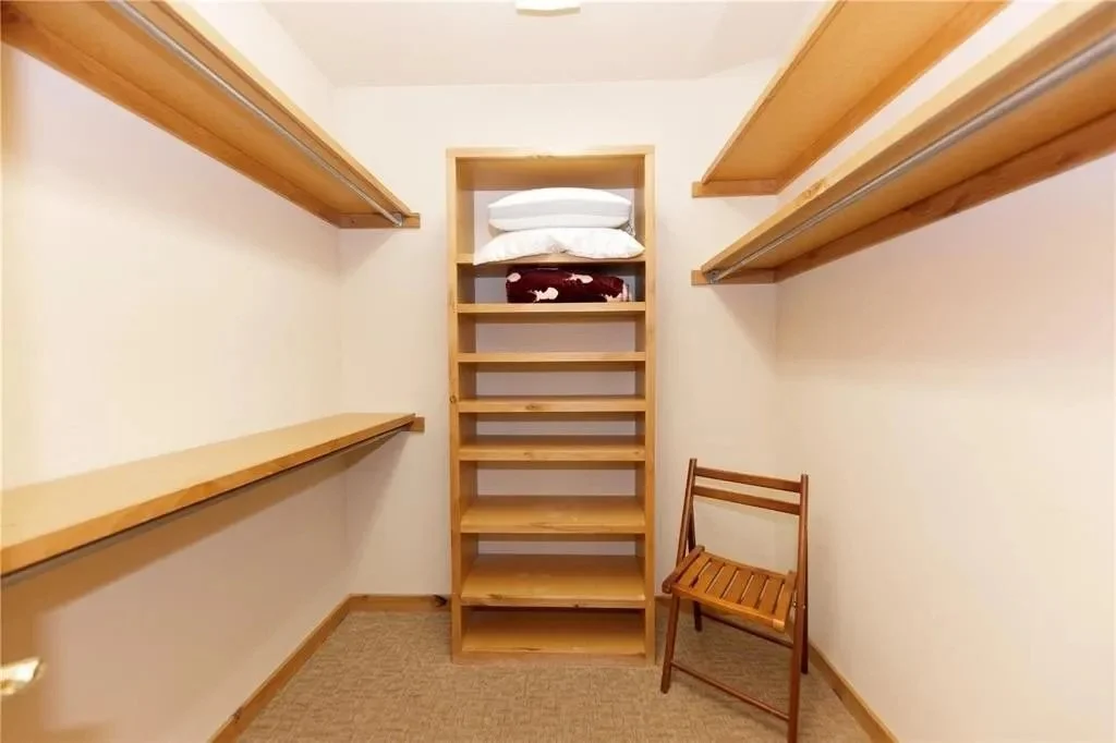 Walk-in closet