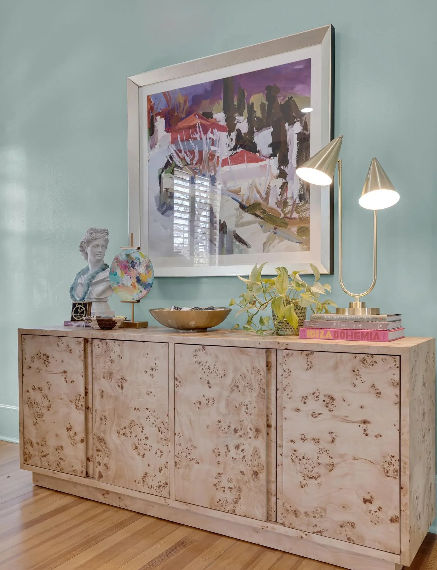 Want AMI to help you love your home? Email us or use the link in profile to reach out!
. 
.

#astonmoodyinteriors #southeastinteriordesigner #maximalistdecor #maximalistinteriors #maximalist