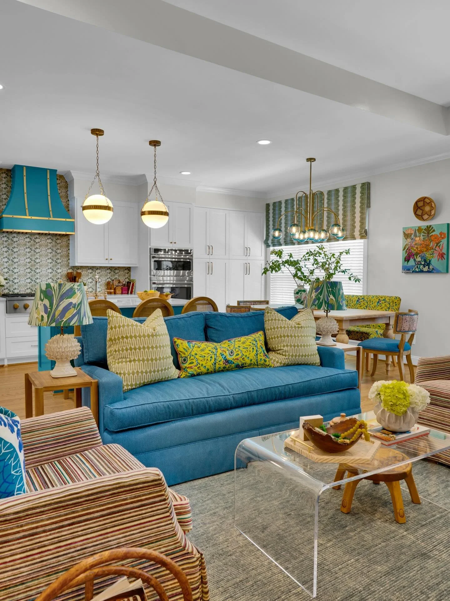Swipe for more shots from this fun open concept we finished last year 👉👉 What&rsquo;s your favorite angle?? 
. 
.

#astonmoodyinteriors #southeastinteriordesigner #maximalistdecor #maximalistinteriors #maximalist