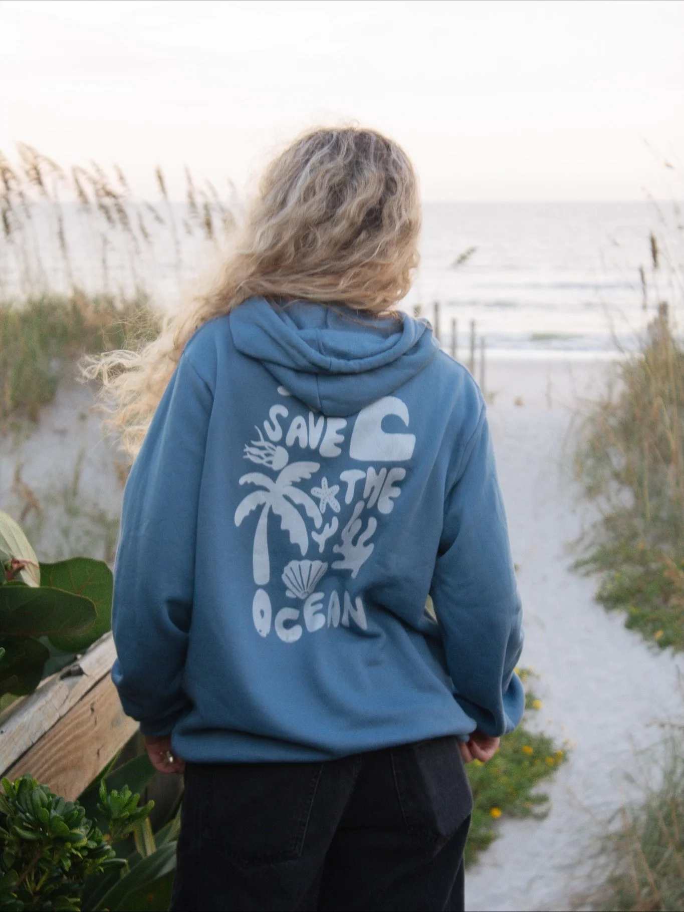 The best hoodie for the colder months, definitely my favorite! 🥶 

#sungrove #clothingbrand #surf #beach #smallbusiness #shopsmall