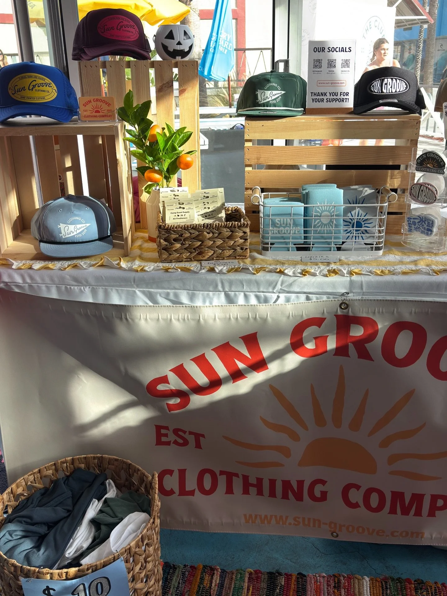 The holidays are here! We will be having a Black Friday sale starting tomorrow! 
#sungroove #shopsmall