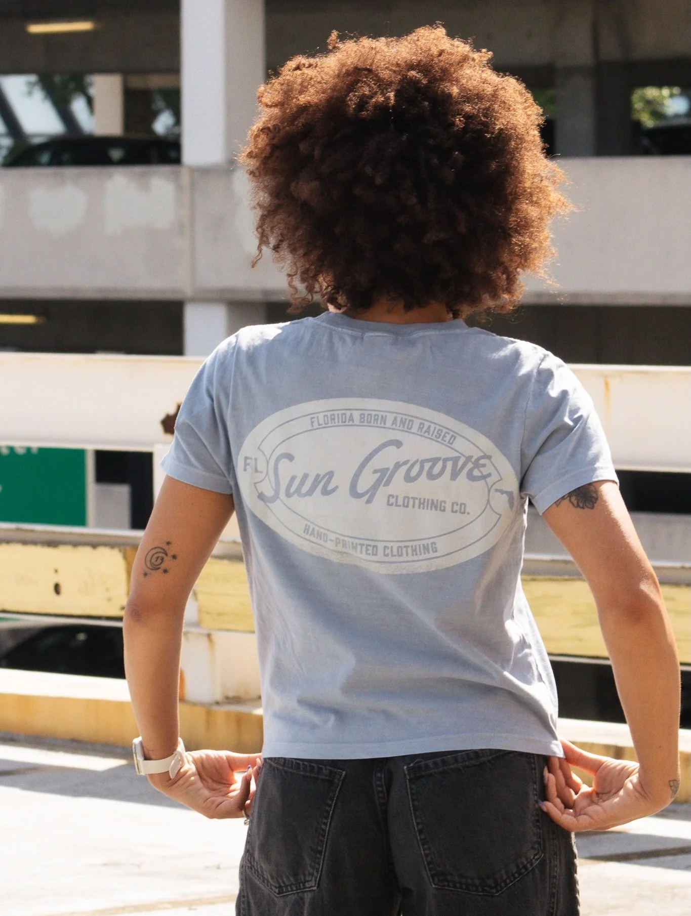 The icon cropped tee is now online! And more to come next week&hellip; so be on the look out.

#clothingbrand #surf #florida #savetheocean #sungroove