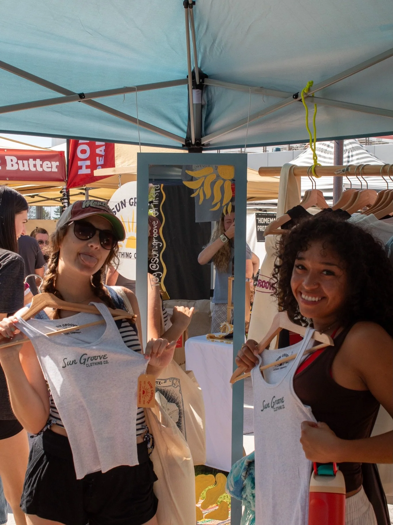 Pop up market shopping 🛍️ 
With the recent rain two of our markets were rescheduled to July and August, we will post dates and times in the upcoming week. Can&rsquo;t wait to see you guys! 
#surf #clothingbrand #904smallbusiness #smallbusiness