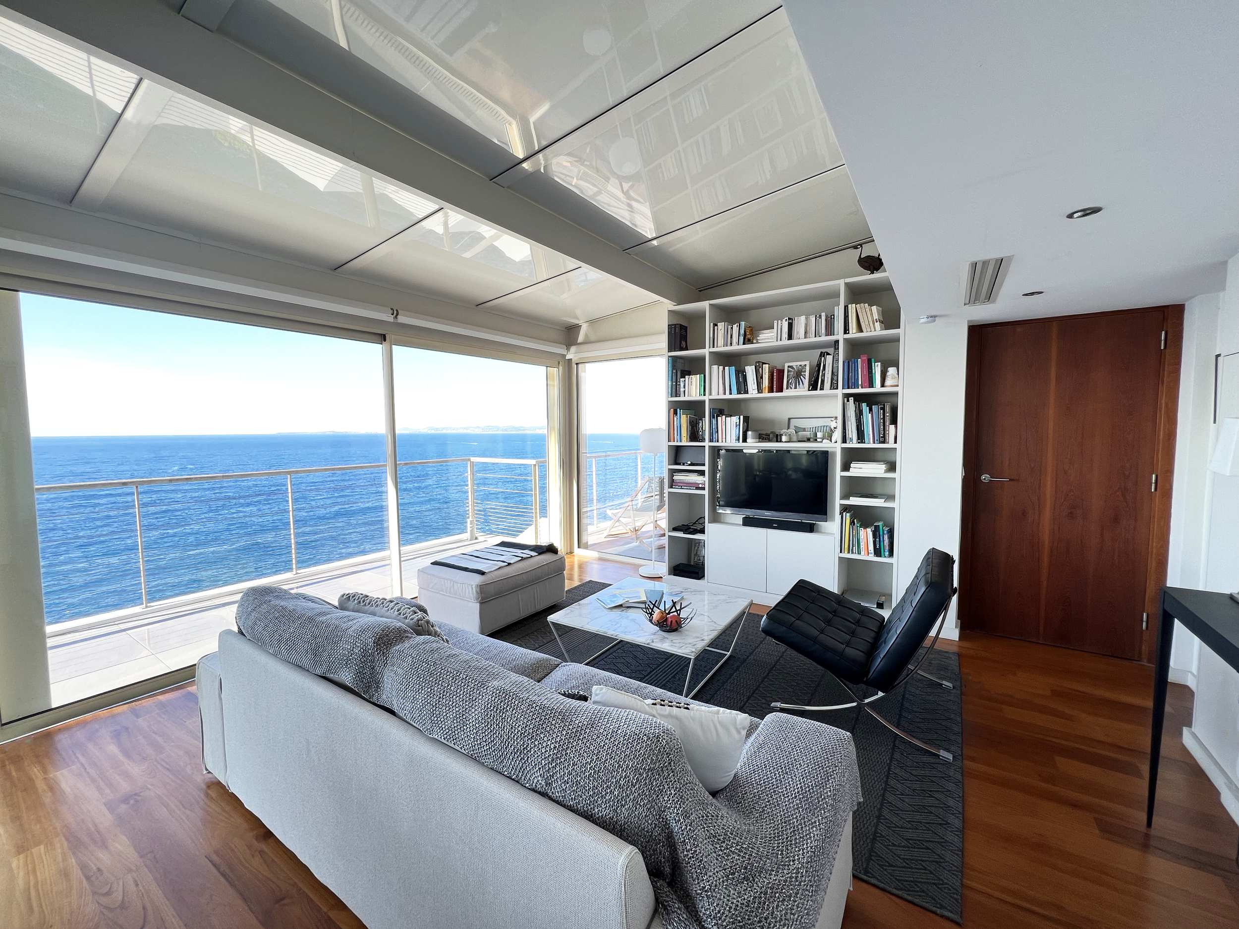 Wohnzimmer Weitwinkel_incl. changes_brighter (32)_fav.png