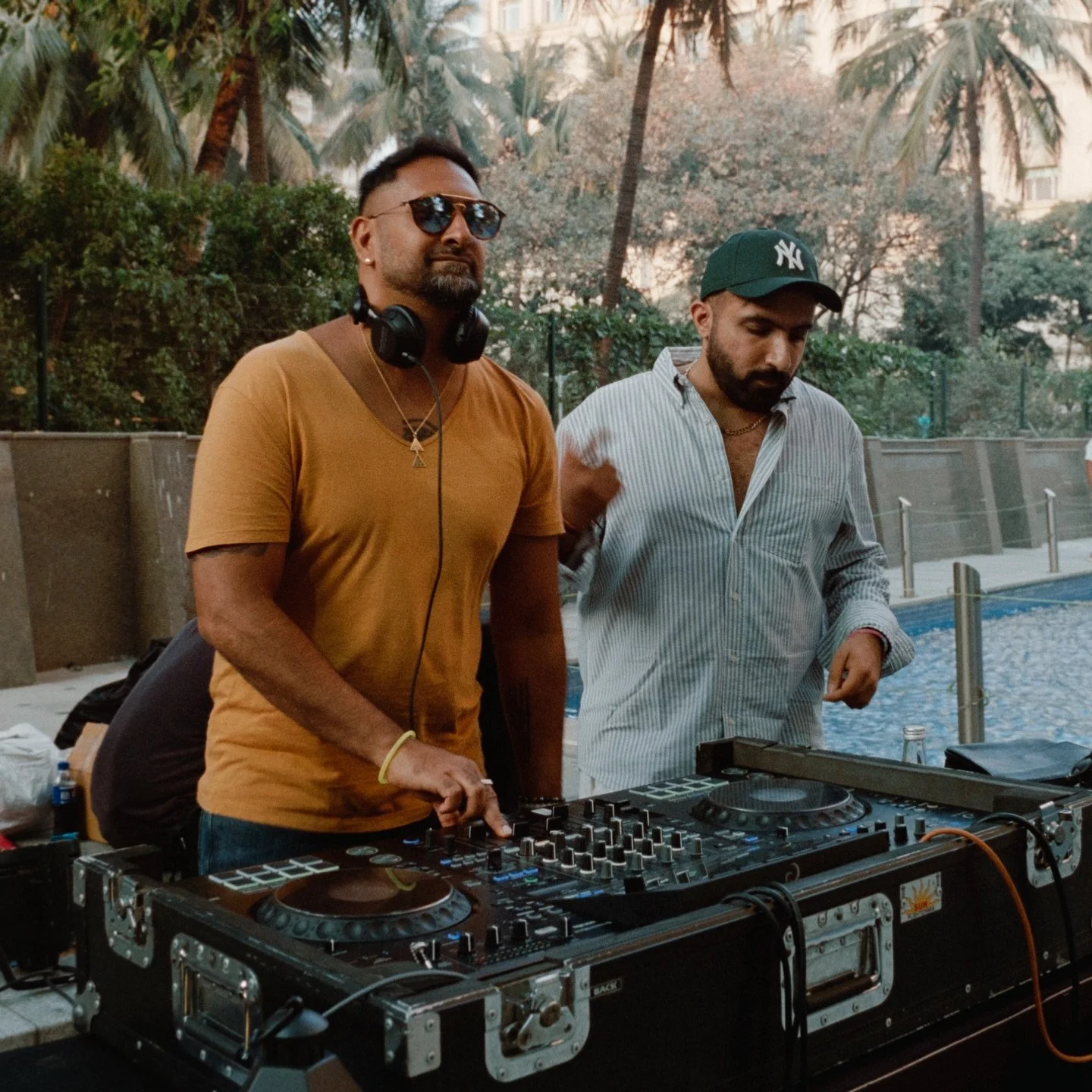 Sometimes you just have to throw a pop-up in the hood.

Sunset Poolside in Powai, the hipster, bougie crew rolling through, and suddenly a whole scene appears where there wasn&rsquo;t one before.

Look at these smiling faces. Pure Sunday energy.

Sta