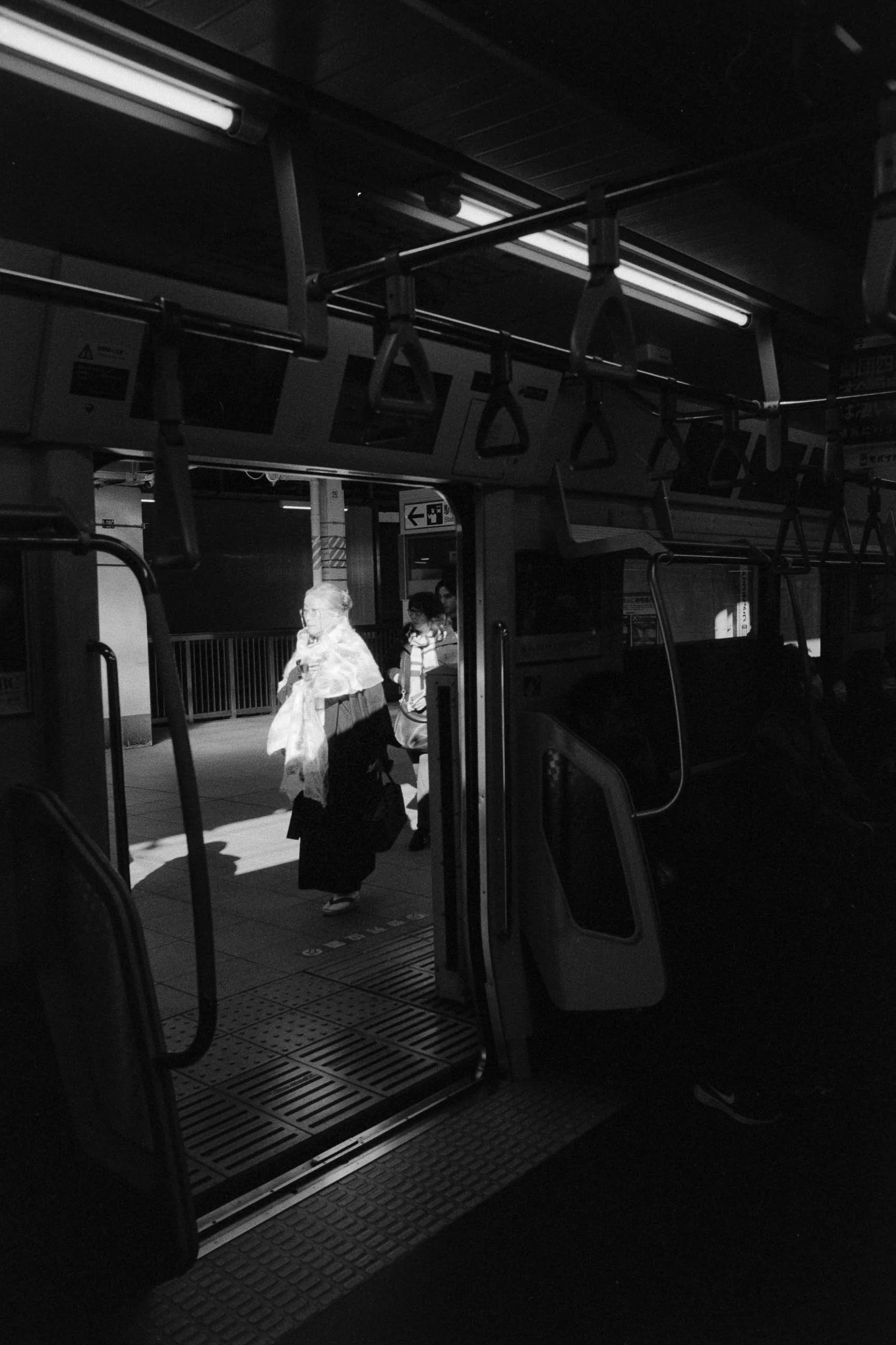 202335BW6-23-positive.jpg