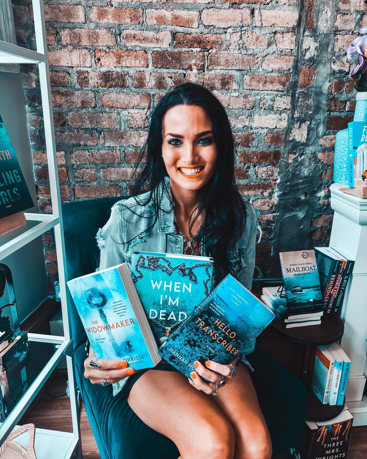Happy Indie Bookstore Day 🎈
⠀⠀⠀⠀⠀⠀⠀⠀⠀
Loved celebrating at my fave local bookstore Blue House Books @bhbkenosha with fellow cool person
@erin_nach ✨
⠀⠀⠀⠀⠀⠀⠀⠀⠀
Not only are independent bookstores great supporters of the local economy, they are some o