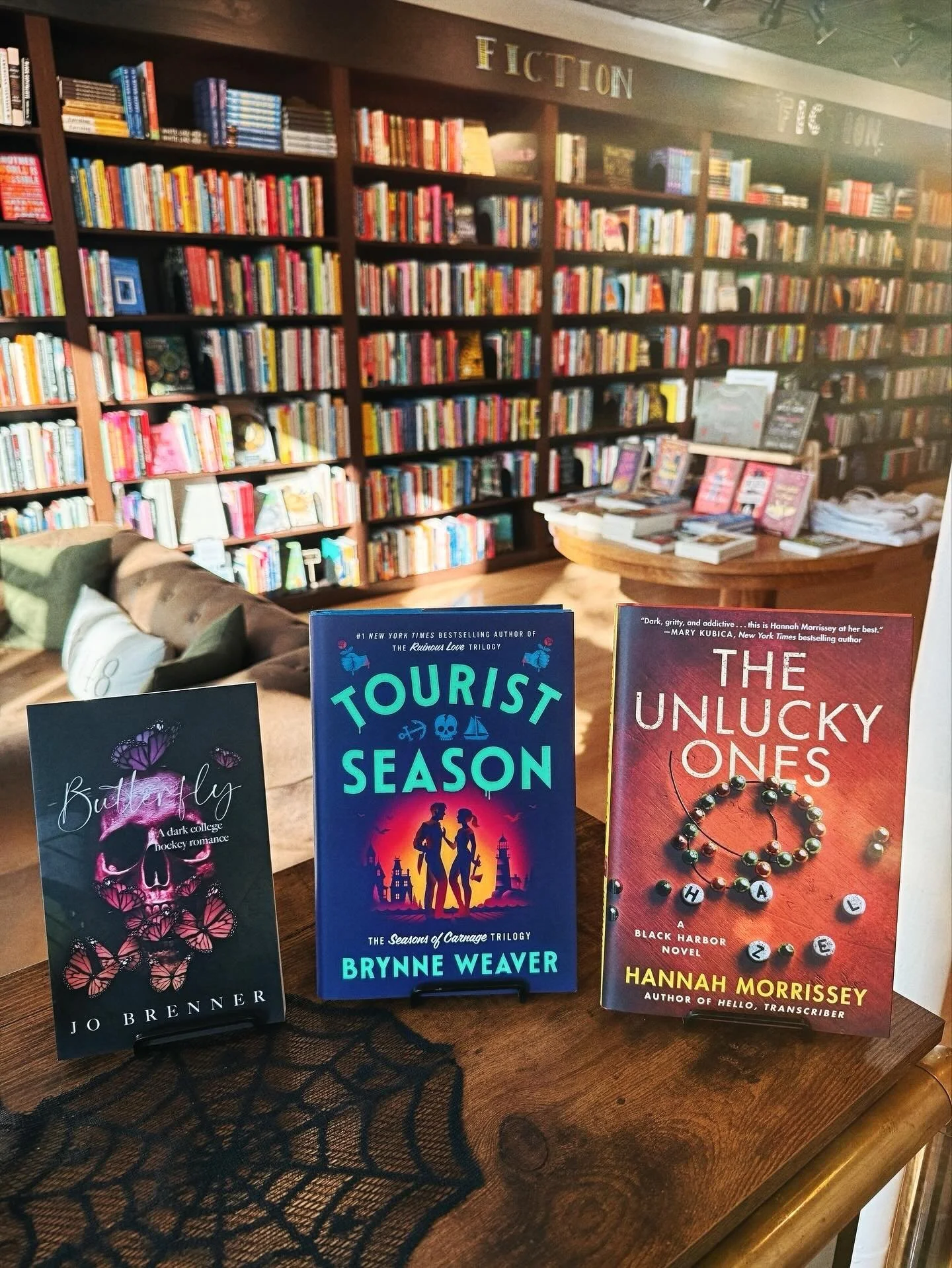💀✨ #ICYMI 3-BOOK GIVEAWAY ✨💀
⠀⠀⠀⠀⠀⠀⠀⠀⠀
On Friday night, About Time Bookstore in Libertyville, IL hosted an epic evening to celebrate the release of #1 NYT Bestselling author Brynne Weaver&rsquo;s TOURIST SEASON, the first sexy serial killer thrille
