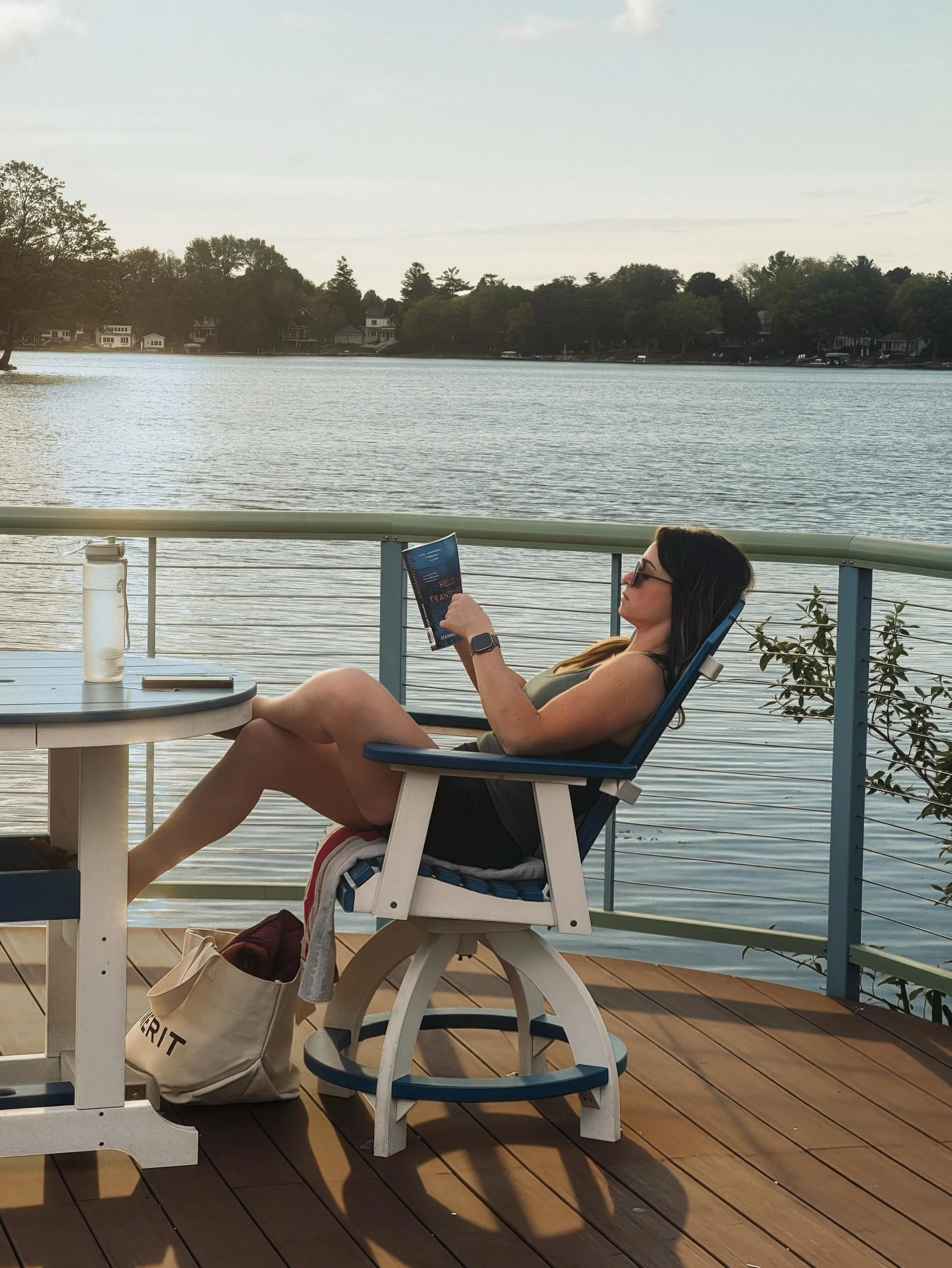 Spotted in the wild 👀 it finally happened&hellip; Was running by and happened upon this goddess reading HELLO, TRANSCRIBER by the lake! 

The first photo is my legit creepshot and the second one she was very much aware of haha 😅 Thank you so much f