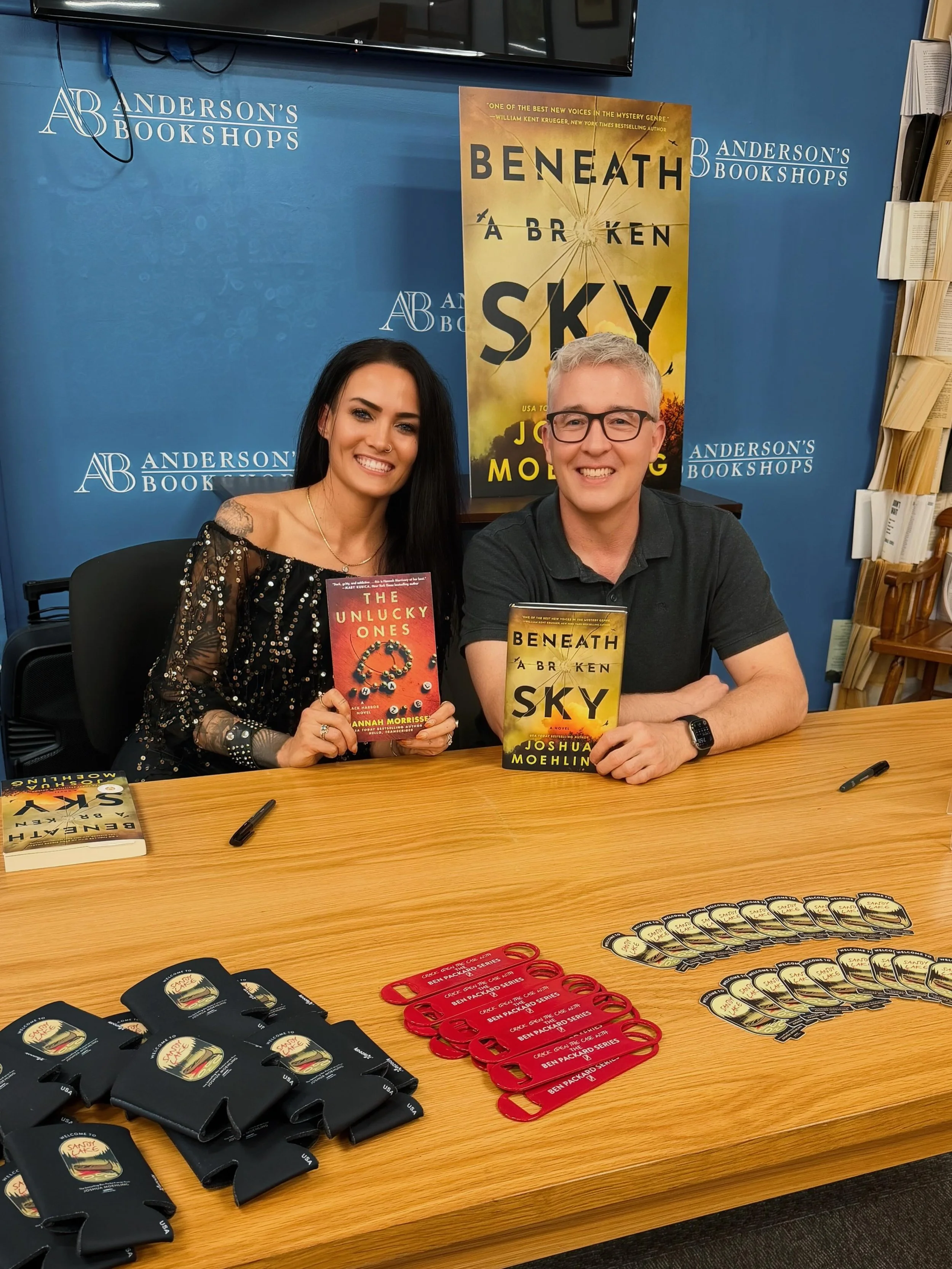 Had the best time at the iconic @andersonsbookshop in Naperville, IL yapping about Joshua Moehling&rsquo;s latest and greatest in his beloved Ben Packard series, BENEATH A BROKEN SKY ✨ 

If you love layered, small-town mysteries with a reluctant, lov