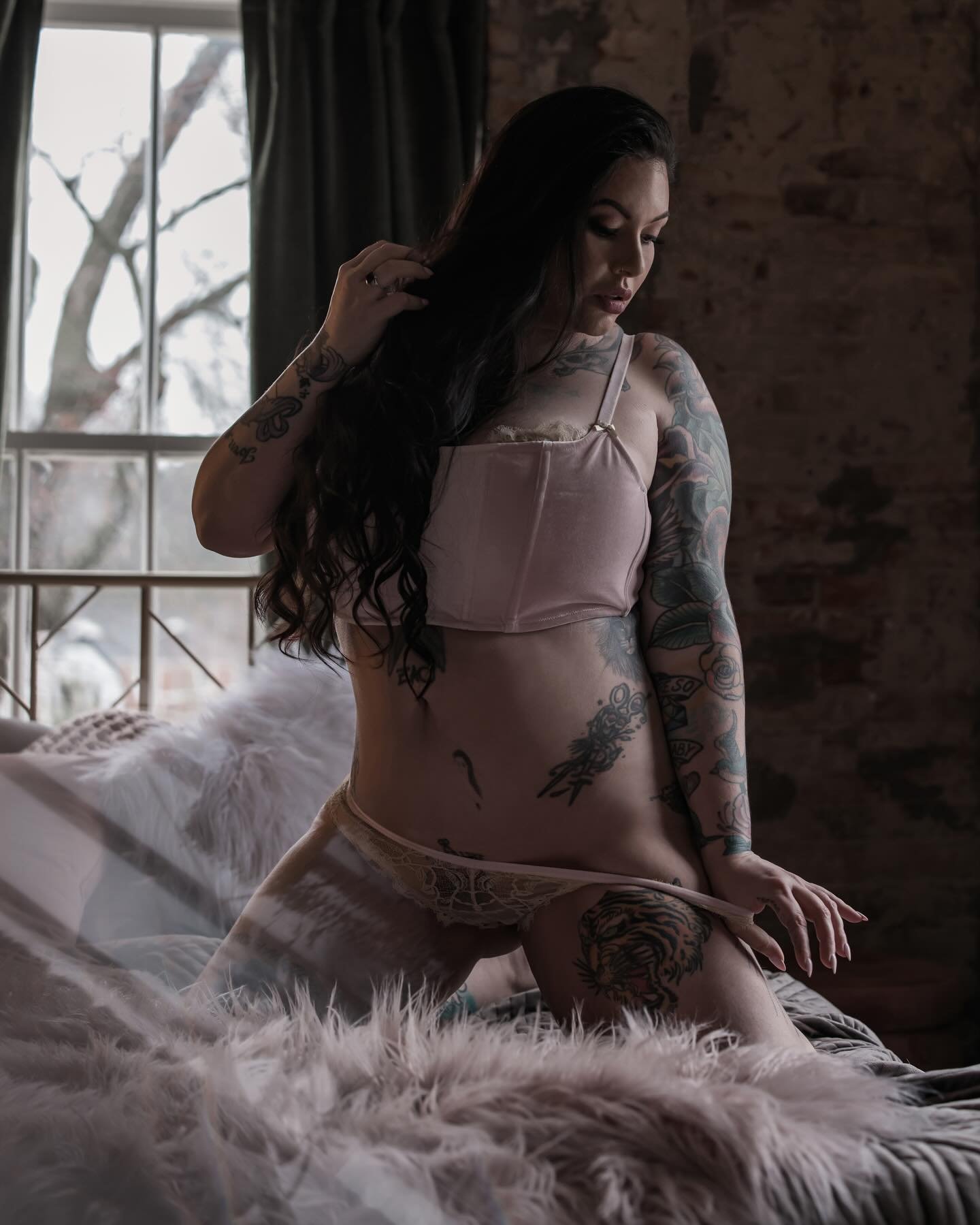 We often say that having a boudoir session is all about celebrating the skin you&rsquo;re in, but it&rsquo;s also a fabulous opportunity to proudly display your tattoos - especially the ones that people don&rsquo;t always get to see everyday. 😉
.
.
