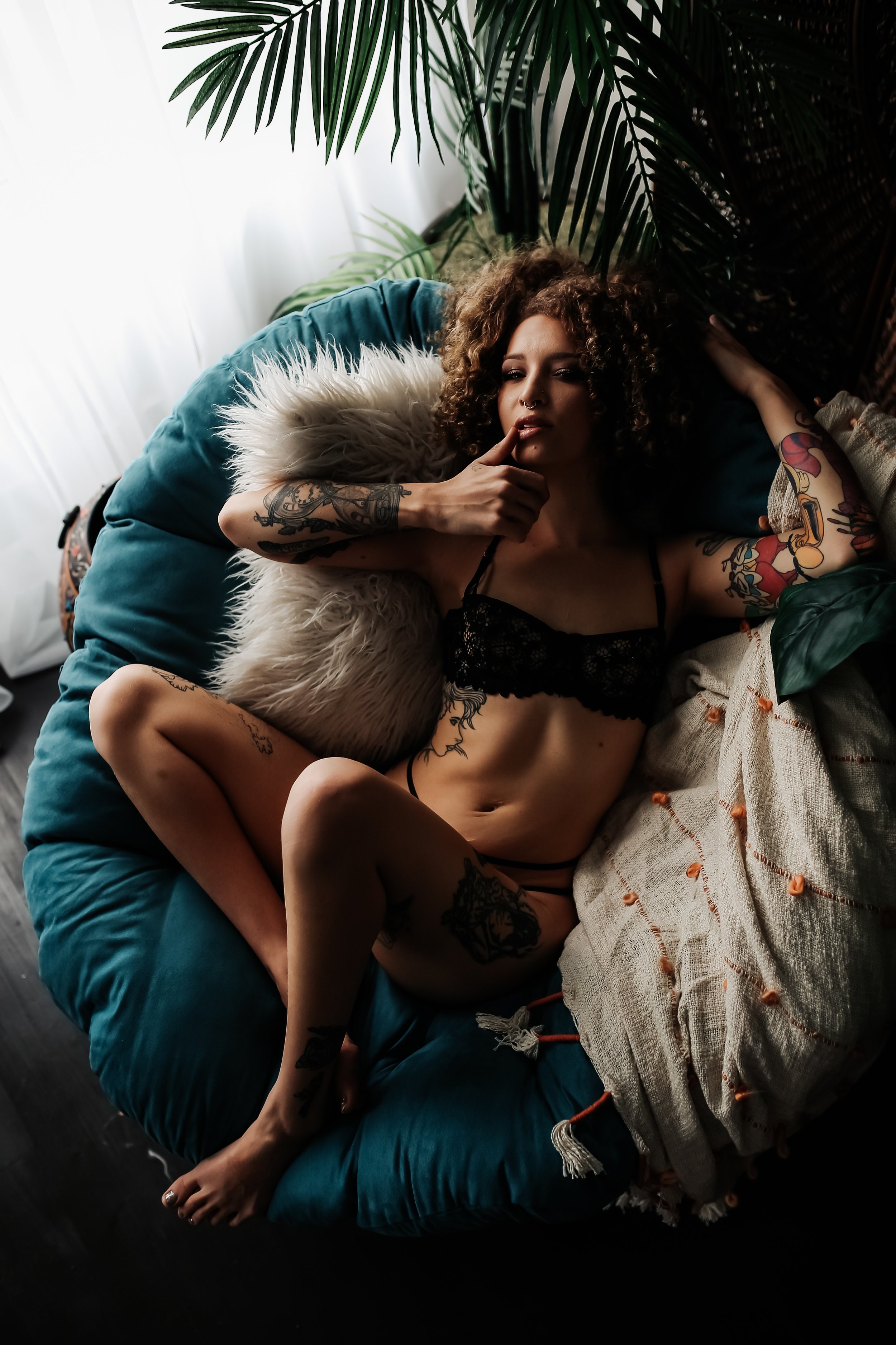 Black woman with tattoos, naturally curly hair, two-piece lingerie, chair pose, boudoir photos of women of color, flirty boudoir pose, Holly Douglas and Co., Nashville, TN