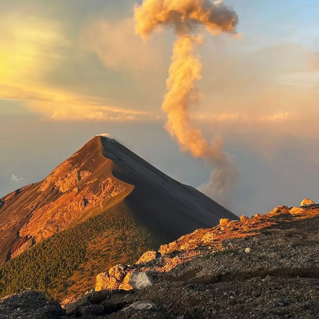 Guatemala, Antigua, El Acatenango, 2 days trek, active volcano