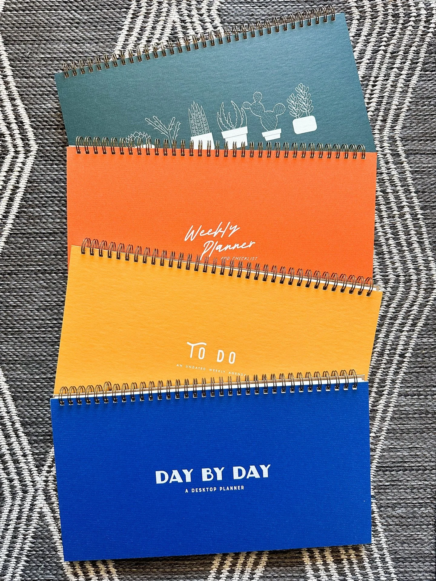 &gt;&gt; Call us old-fashioned, but nothing gets us going like a fresh stack of paper planners. Anyone else?!