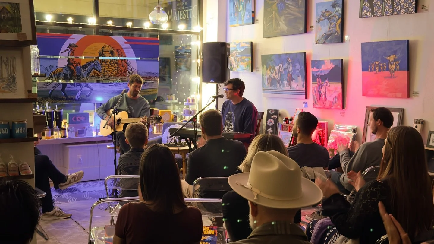 &gt;&gt; There&rsquo;s just something about these Living Room Sessions. The lights dim, the convos settle + suddenly the whole shop feels like it&rsquo;s humming with magic. ✨ 

@hoiannmusic brought the warm fuzzies and then some&hellip; we&rsquo;re 