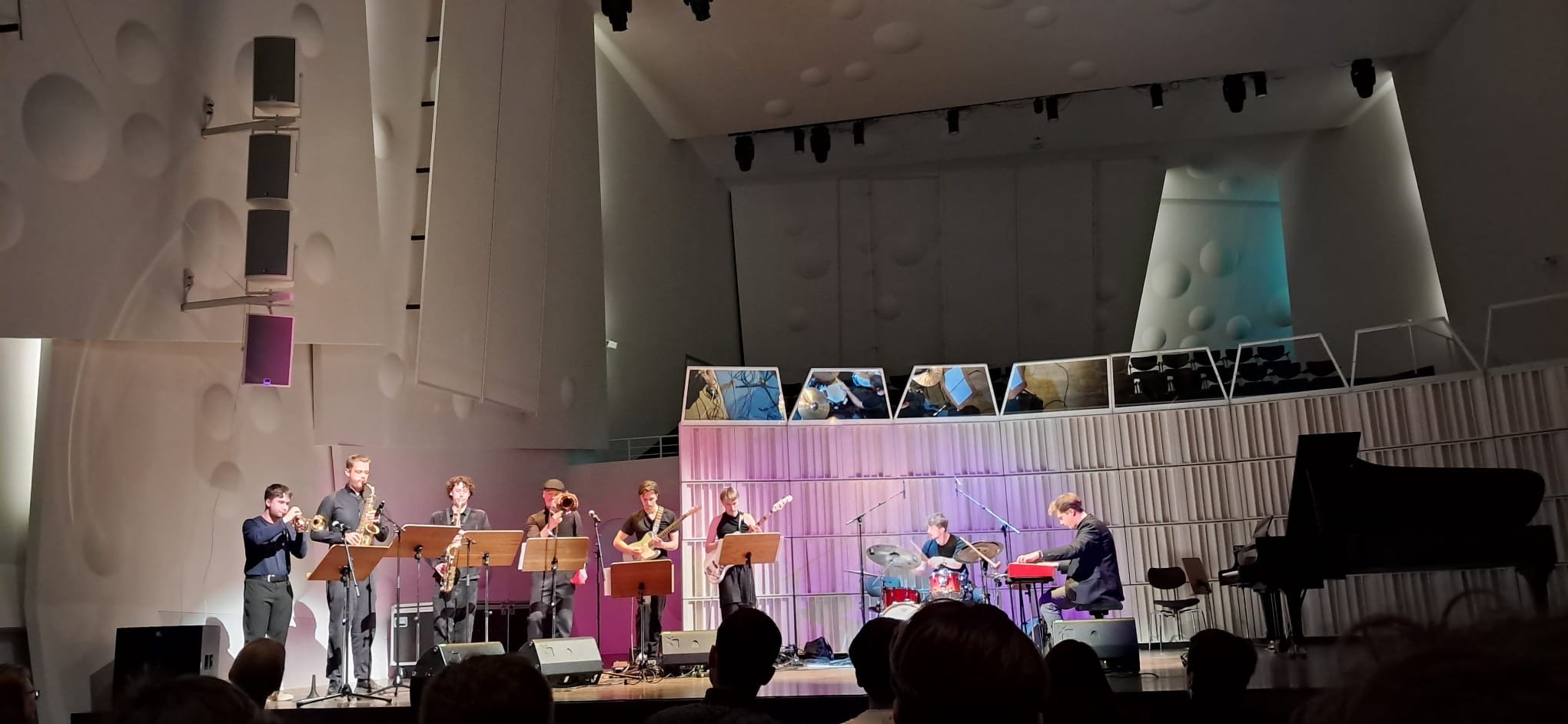 Premiere of "Wo ist denn mein Ganzes?"