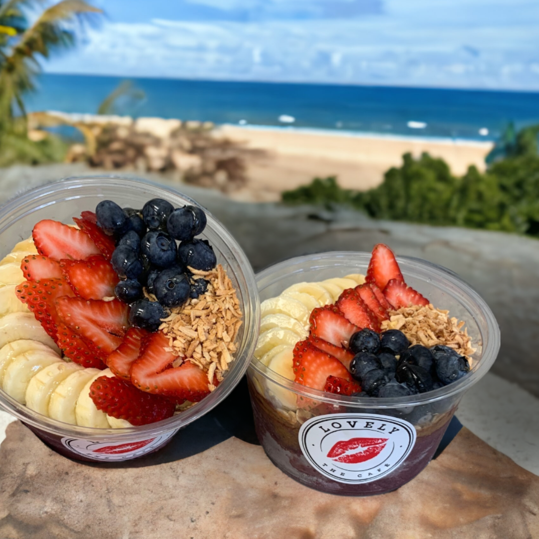 Acai bowl with the ocean, post.png