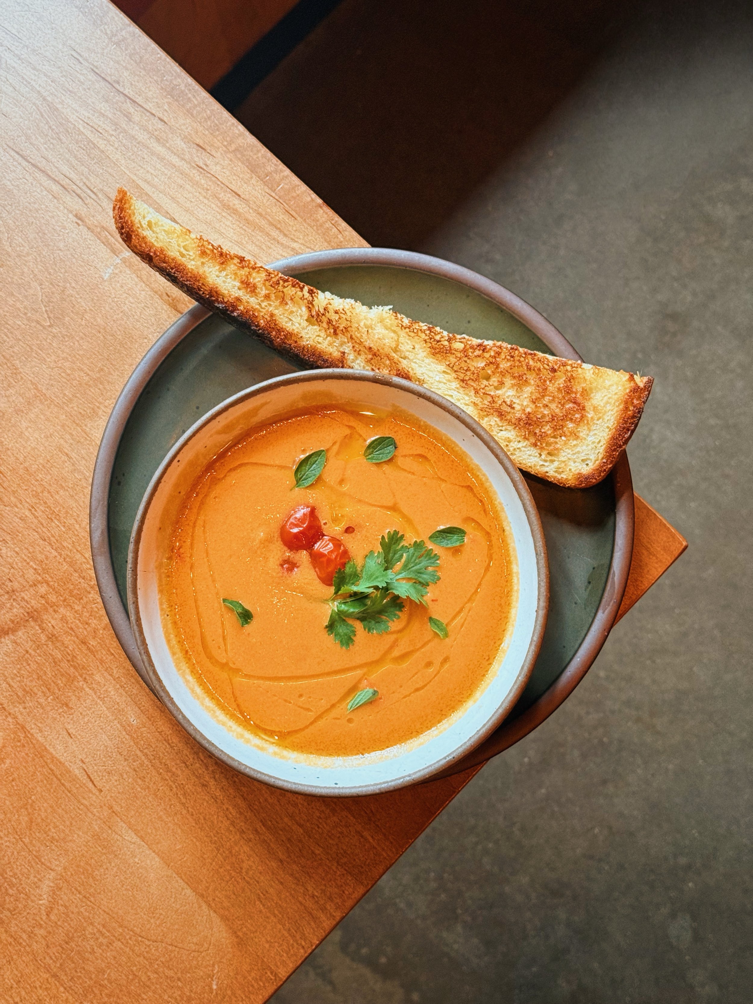 Local summaaa tomatoes, you want em, we&rsquo;ve got em!

CHERRY TOMATO CONFIT
vermont creamery goat cheese, roasted garlic, rosemary, thyme, focaccia

HEIRLOOM GAZPACHO
calabrian chili, oregano oil, focaccia

Get em while they&rsquo;re hot 🍅🧡
