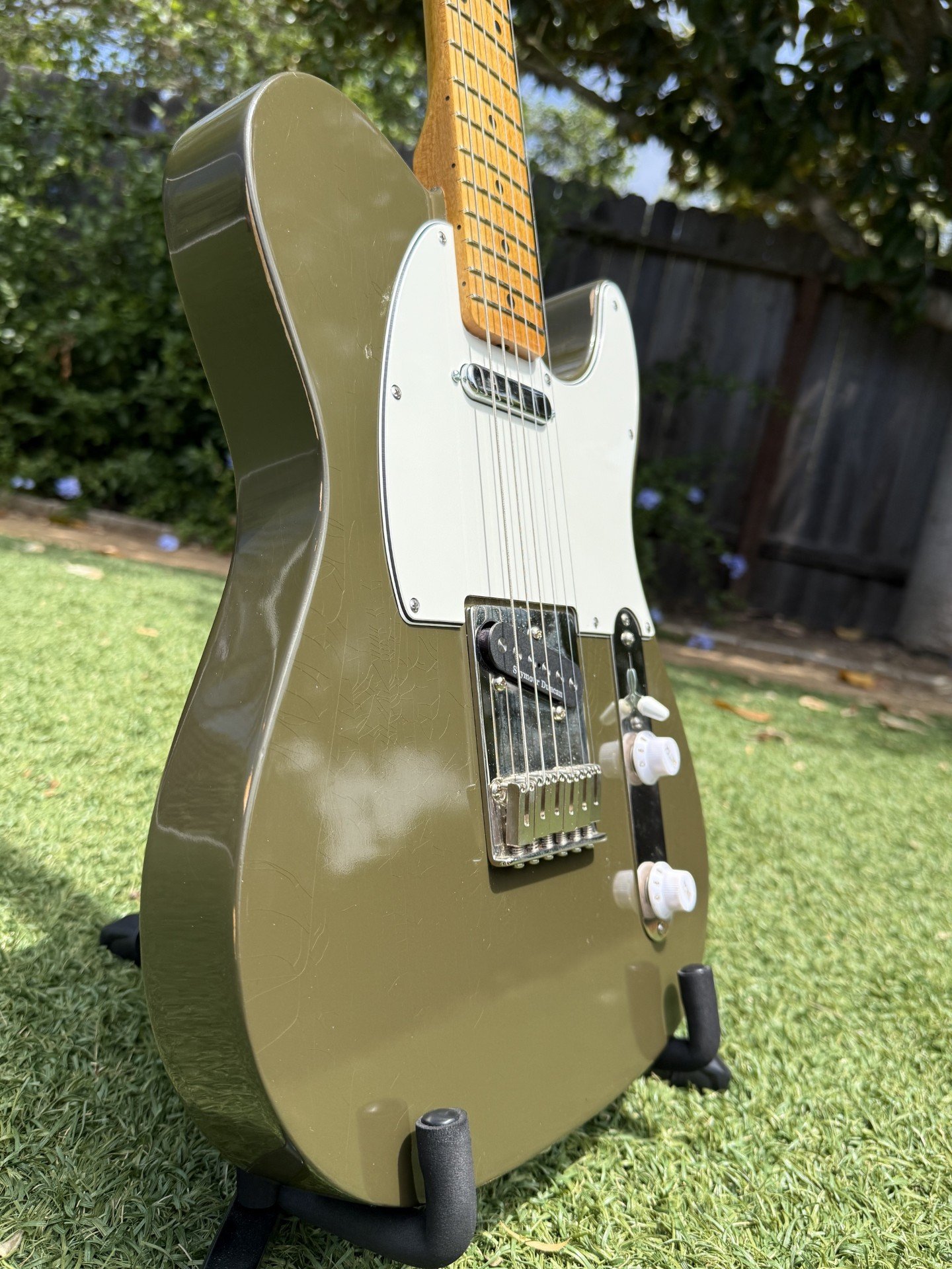 "Colonel Mustard". Olive green T-shape