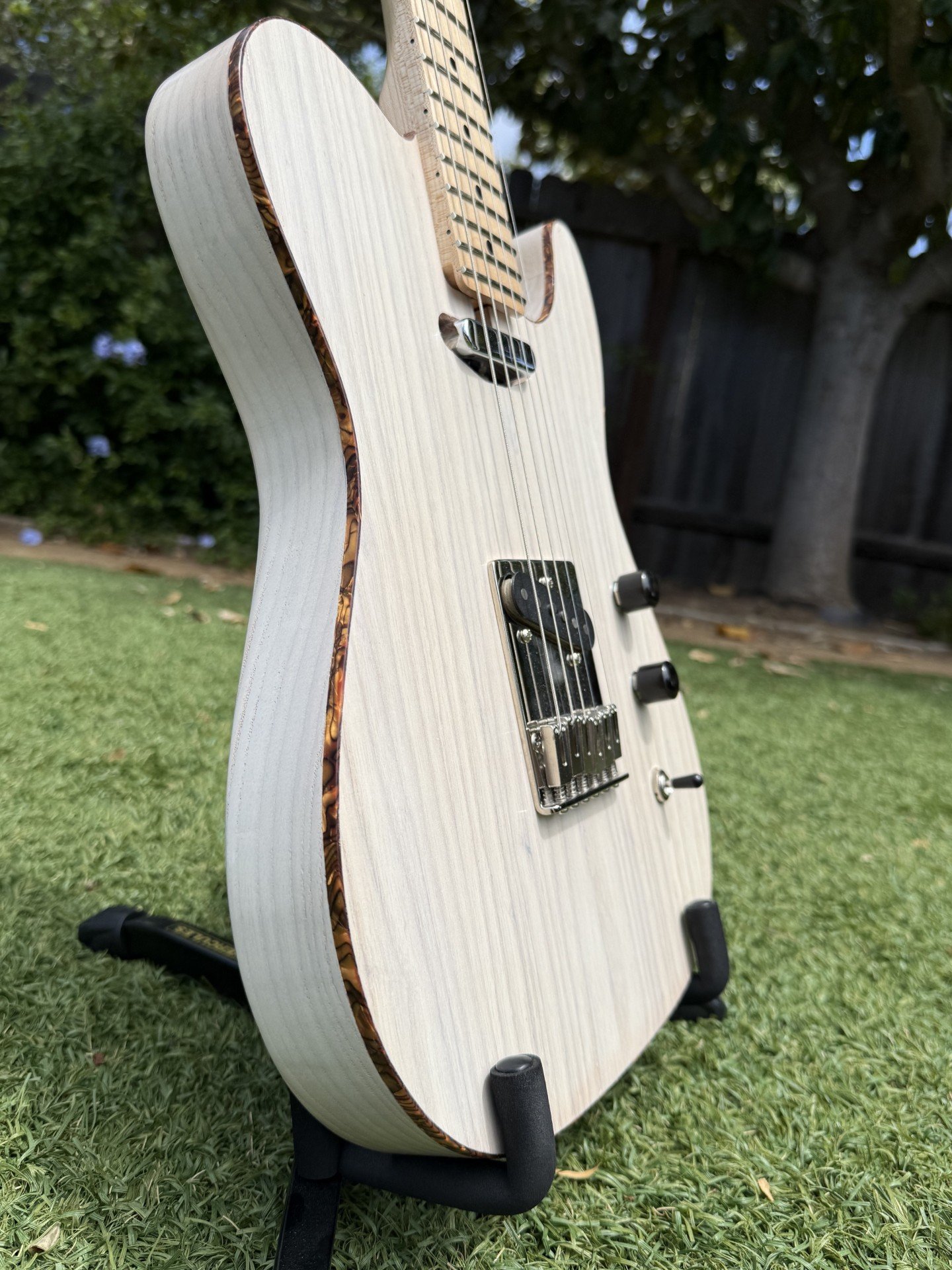 "White Walker" T-style guitar