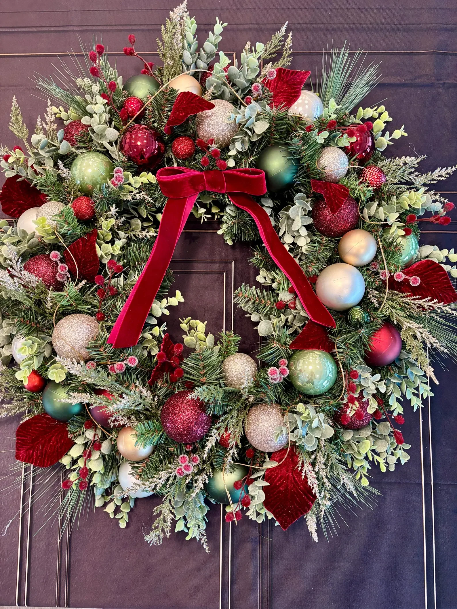 Red Wreath, Christmas wreath, wreath for front door, traditional wreath, Christmas Decor, Gift for mom, holiday gift, housewarming gift